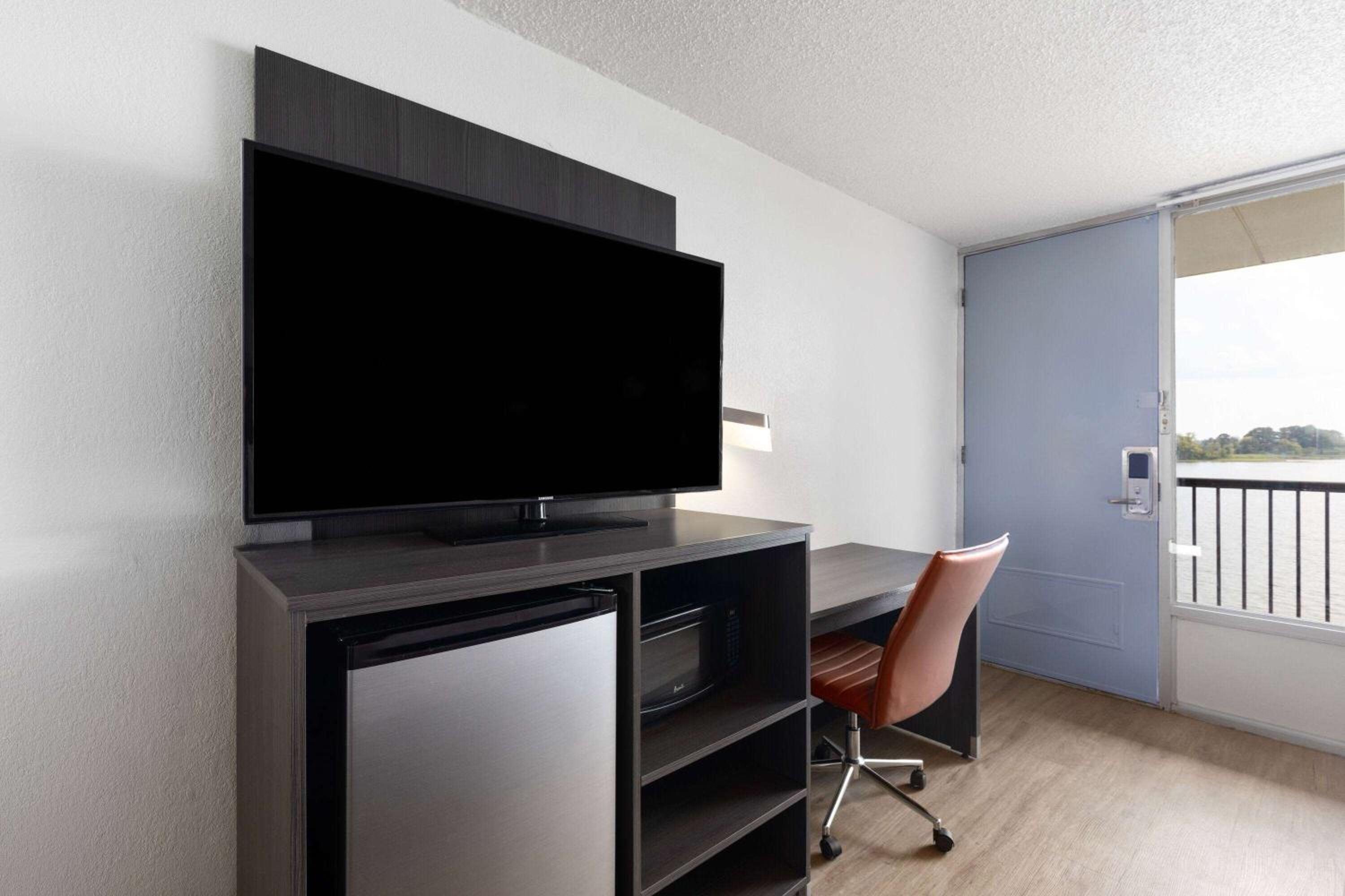 King Room - Non-Smoking - Photo 7
