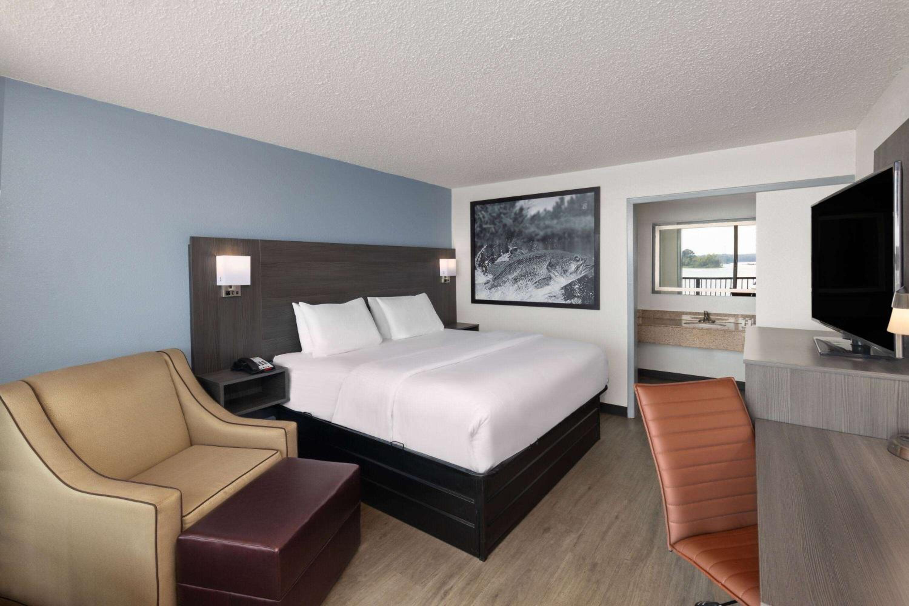 King Room - Non-Smoking - Photo 6