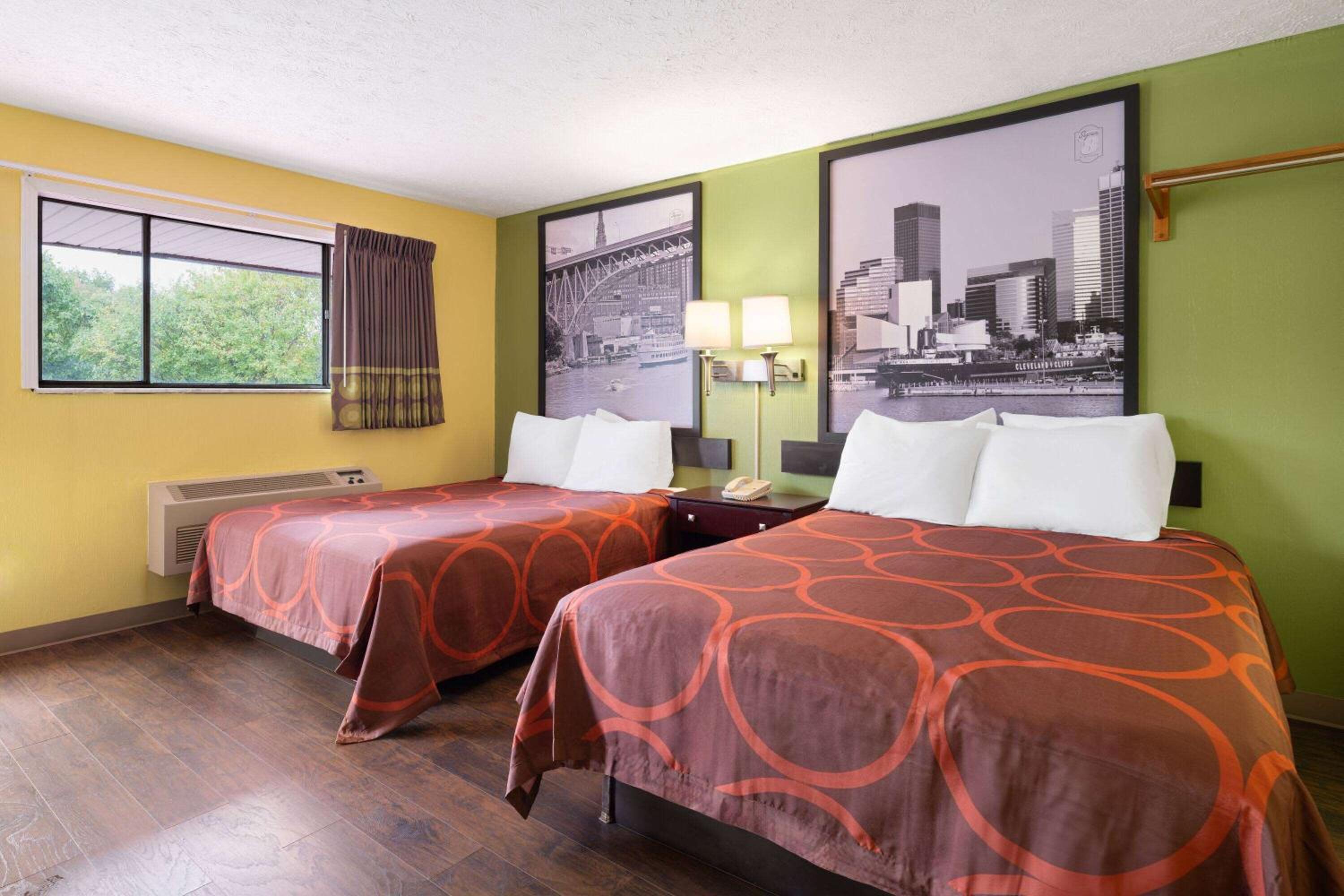 Double Room with Two Double Beds - Non-Smoking - Photo 2