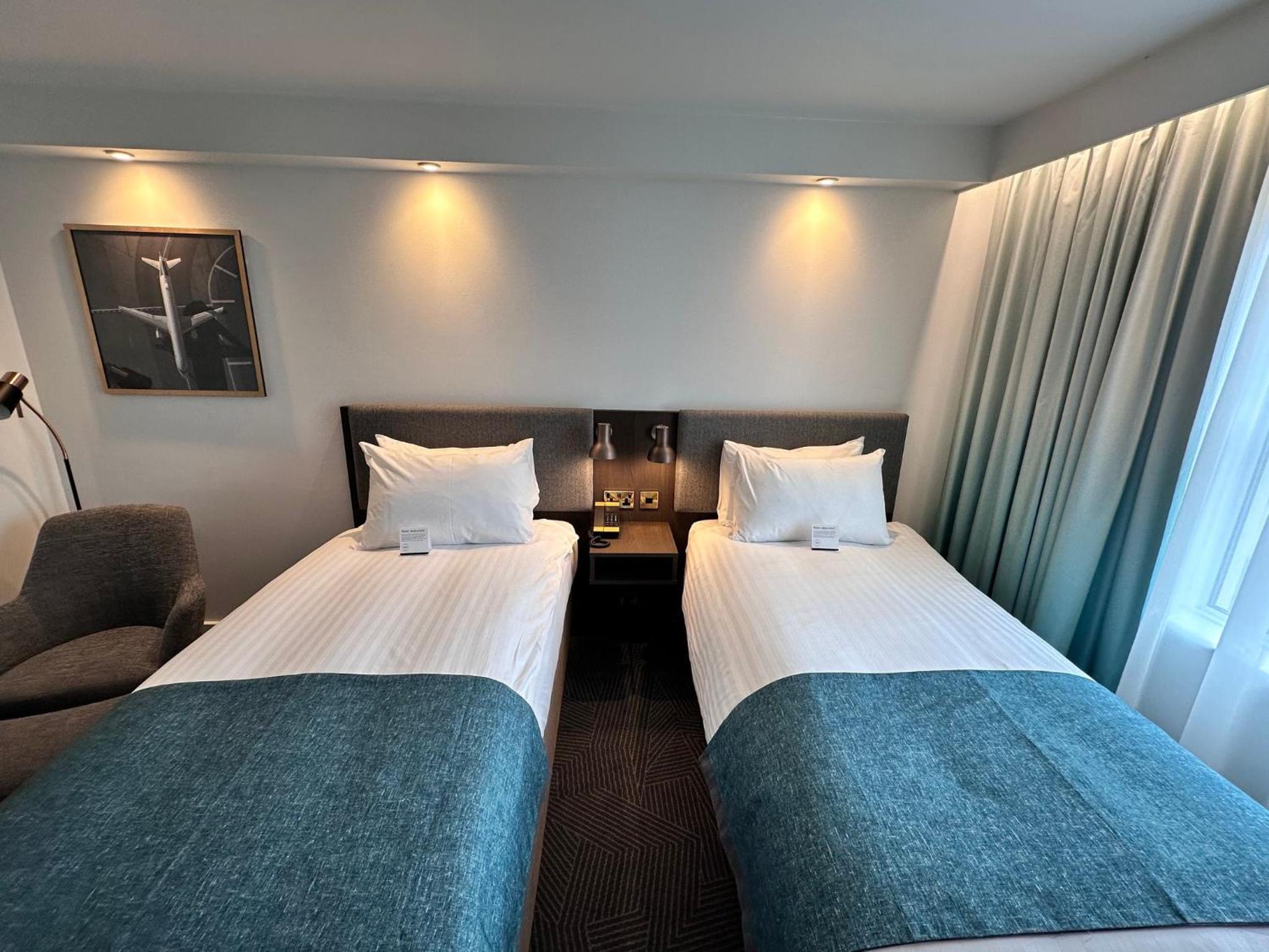 Premium Twin Room - Photo 3