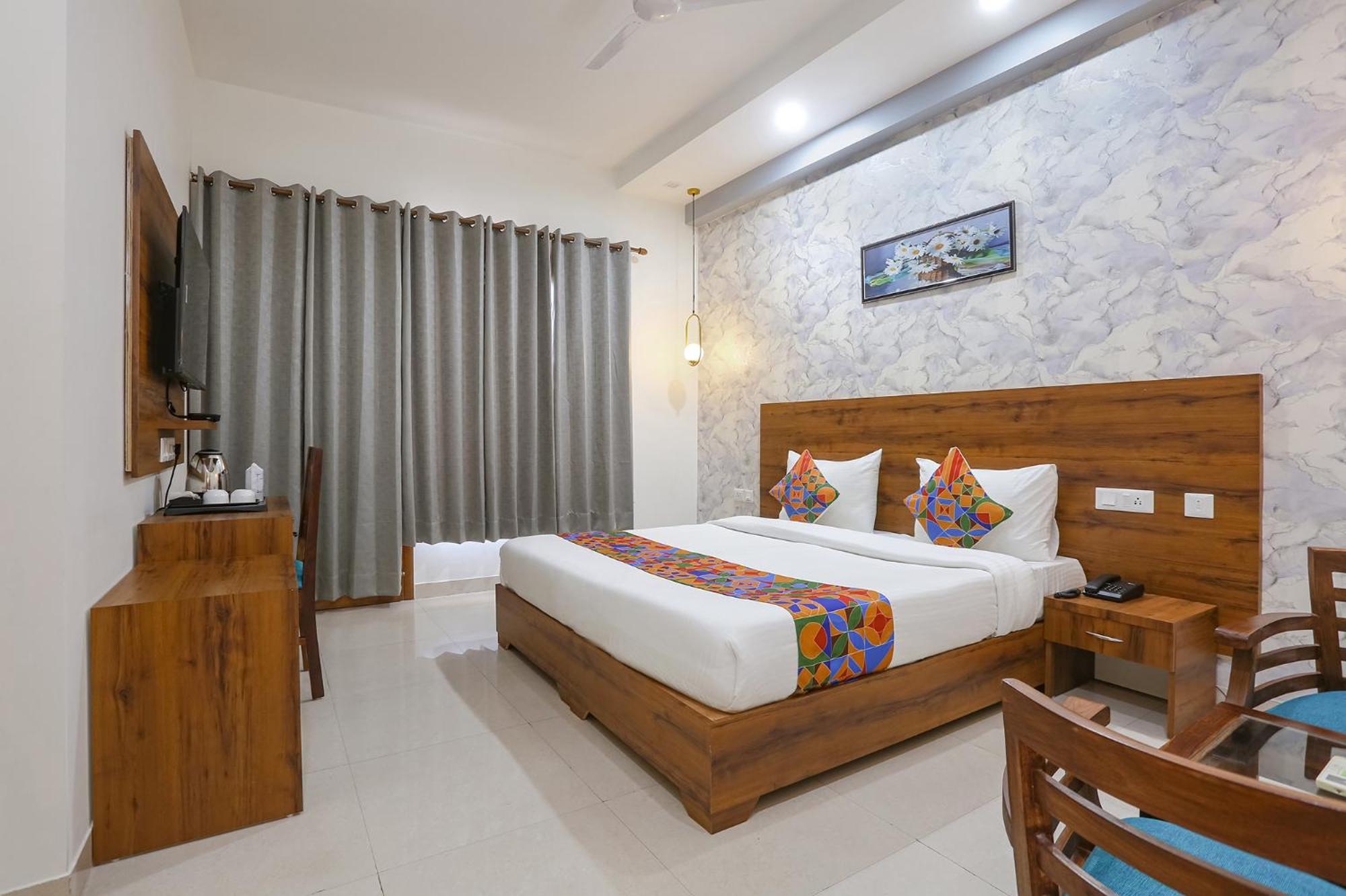 Deluxe Double Room with Balcony photo 2