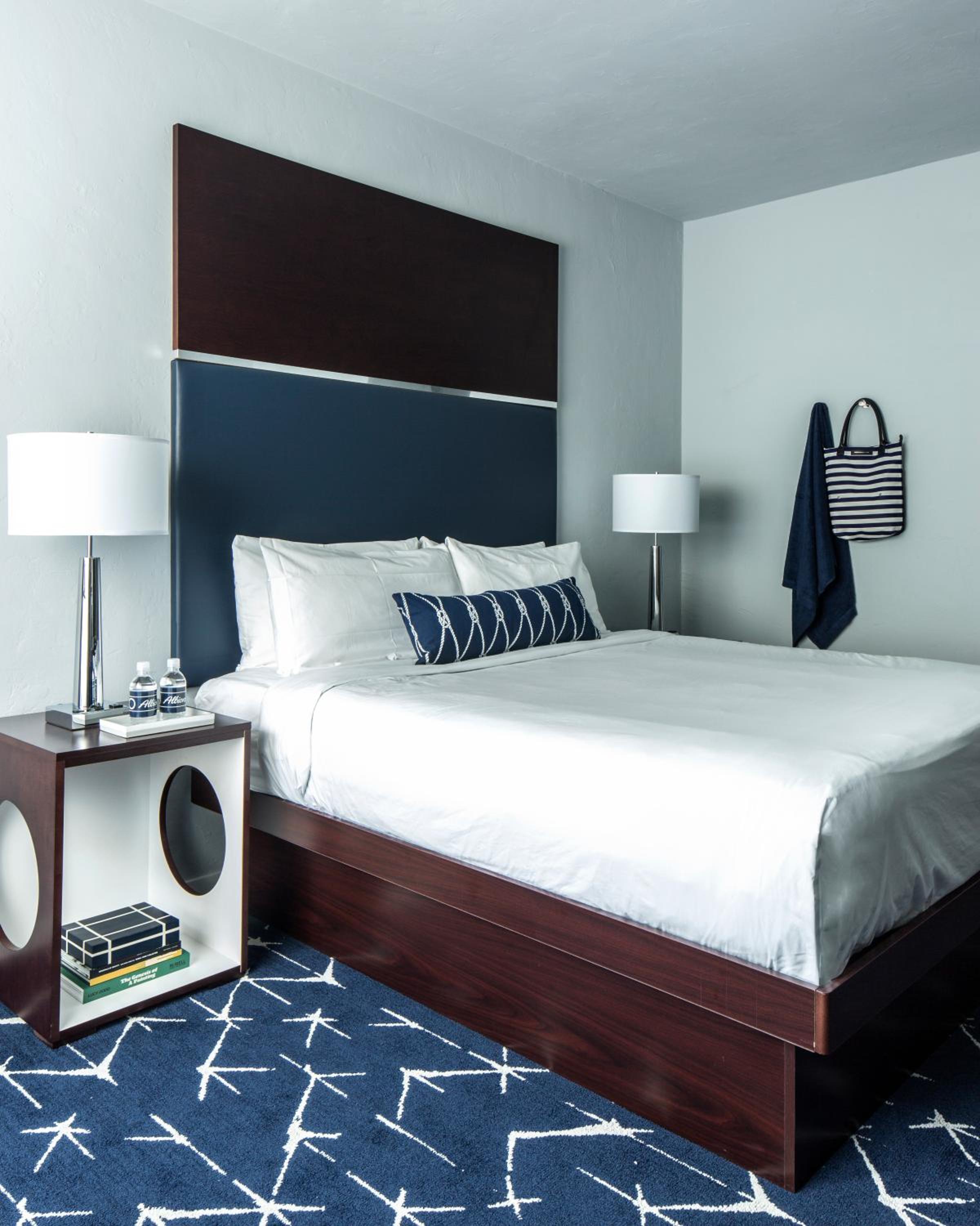 Deluxe King Room - Photo 3