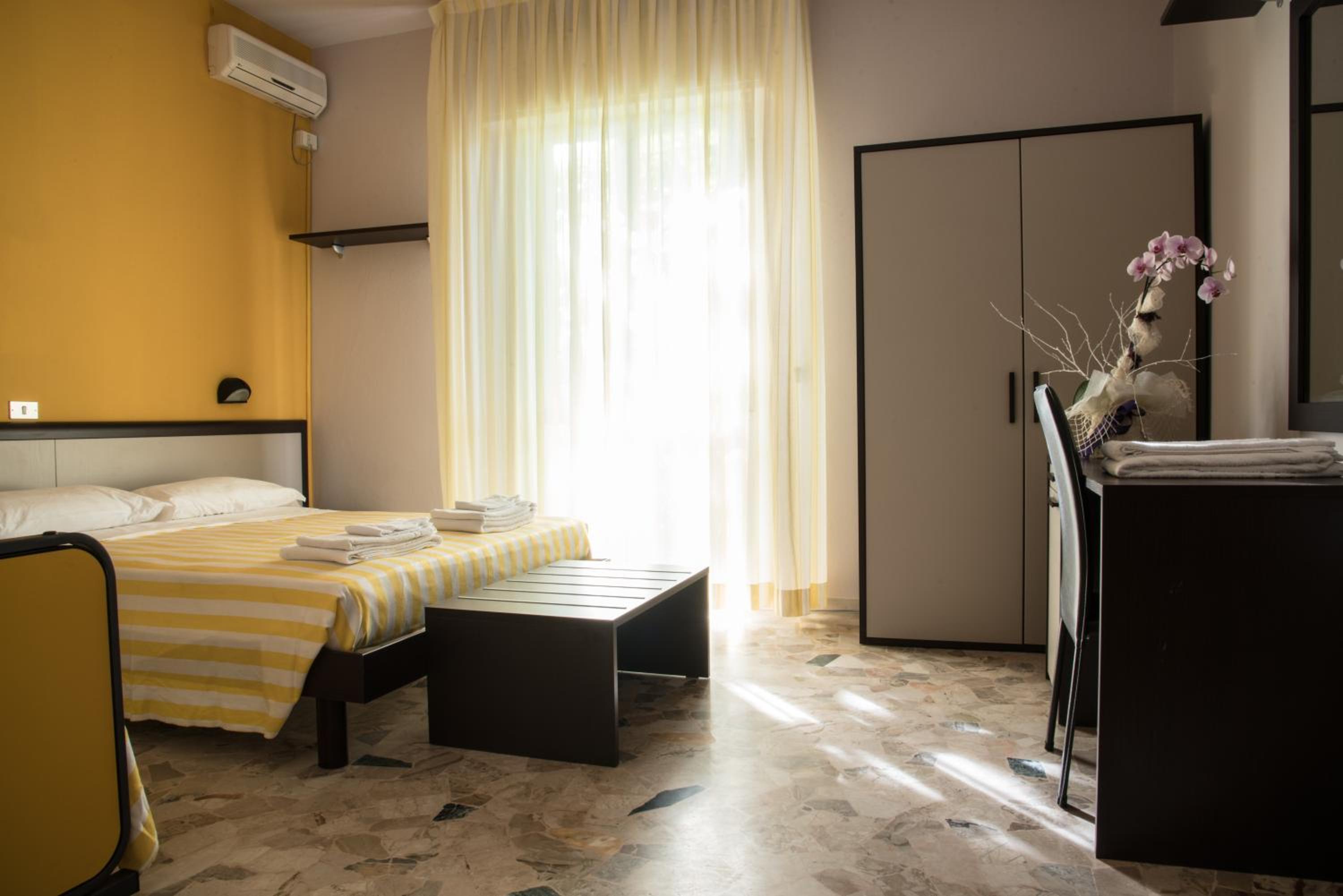 Economy Triple Room - Beach access photo 3