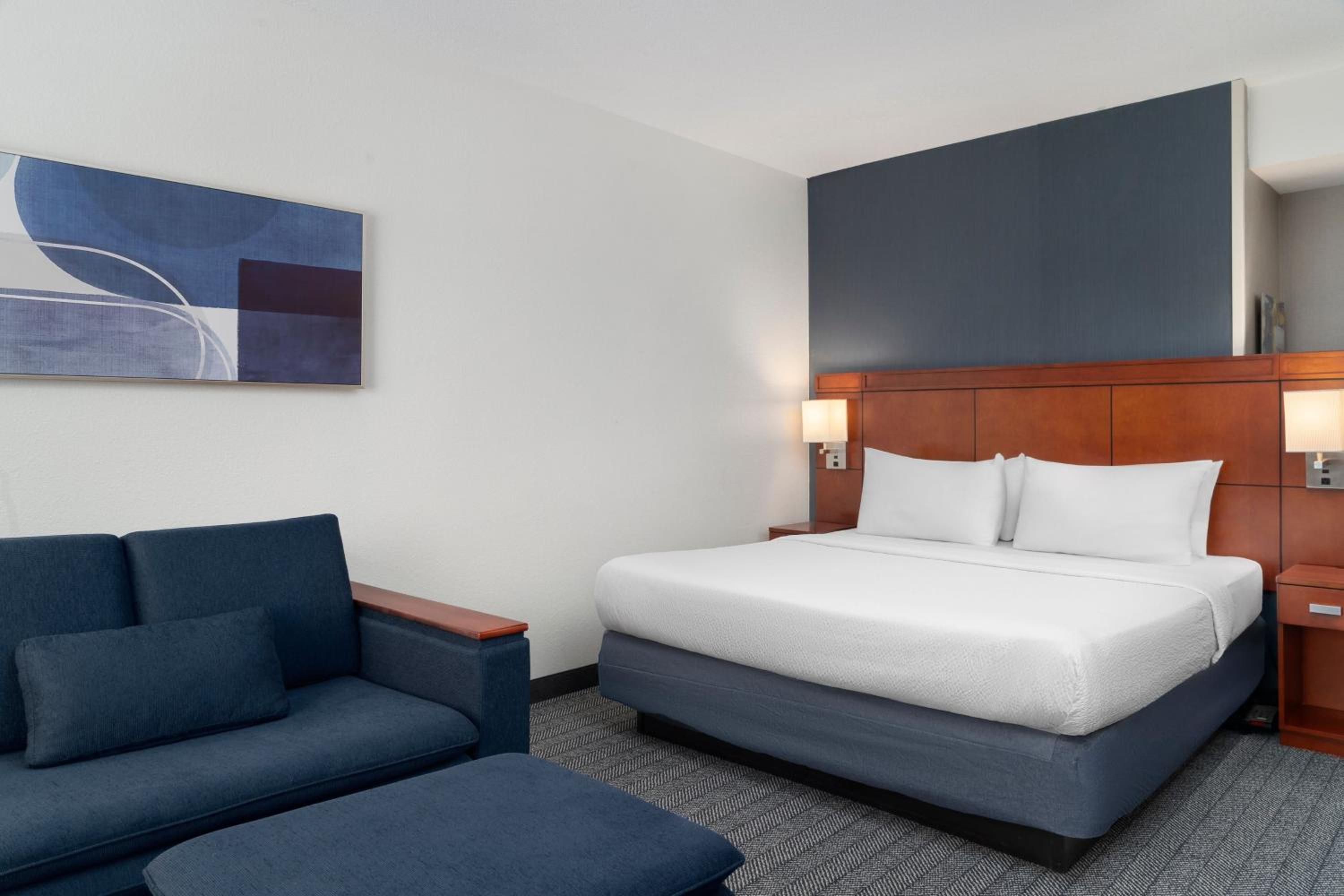 King Room with Sofa Bed - Photo 1