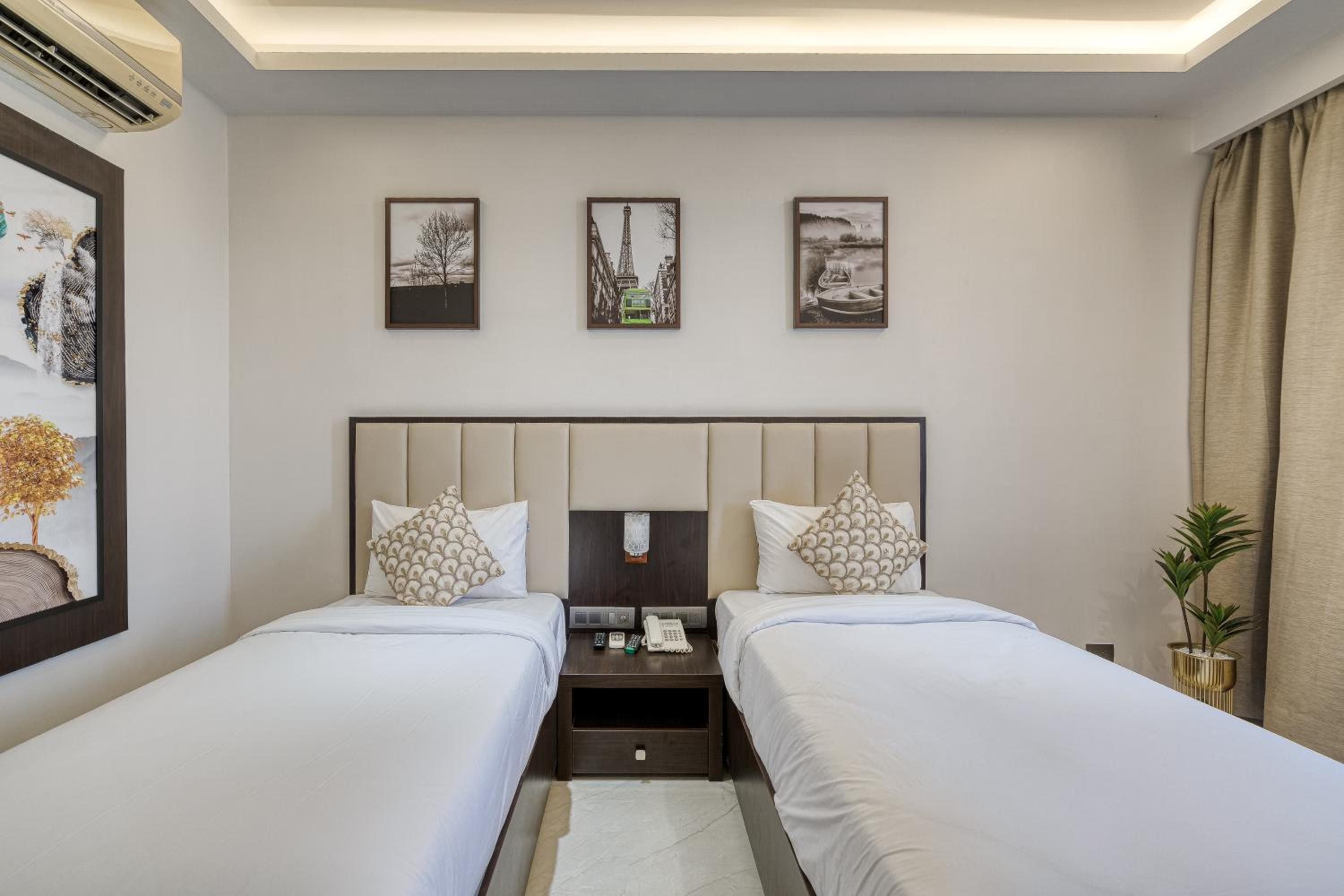 Premium Twin Room photo 2