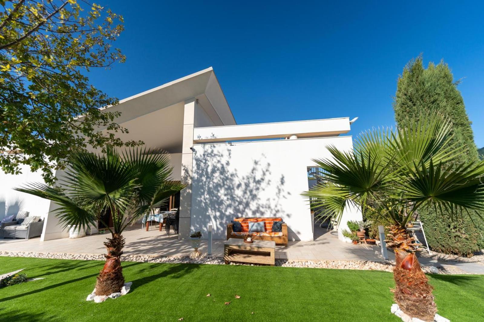 Villa with Garden View - Photo 11
