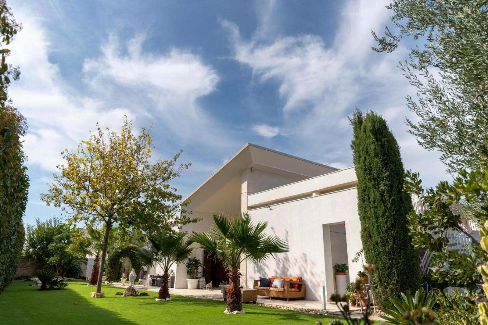 Villa with Garden View - Photo 10