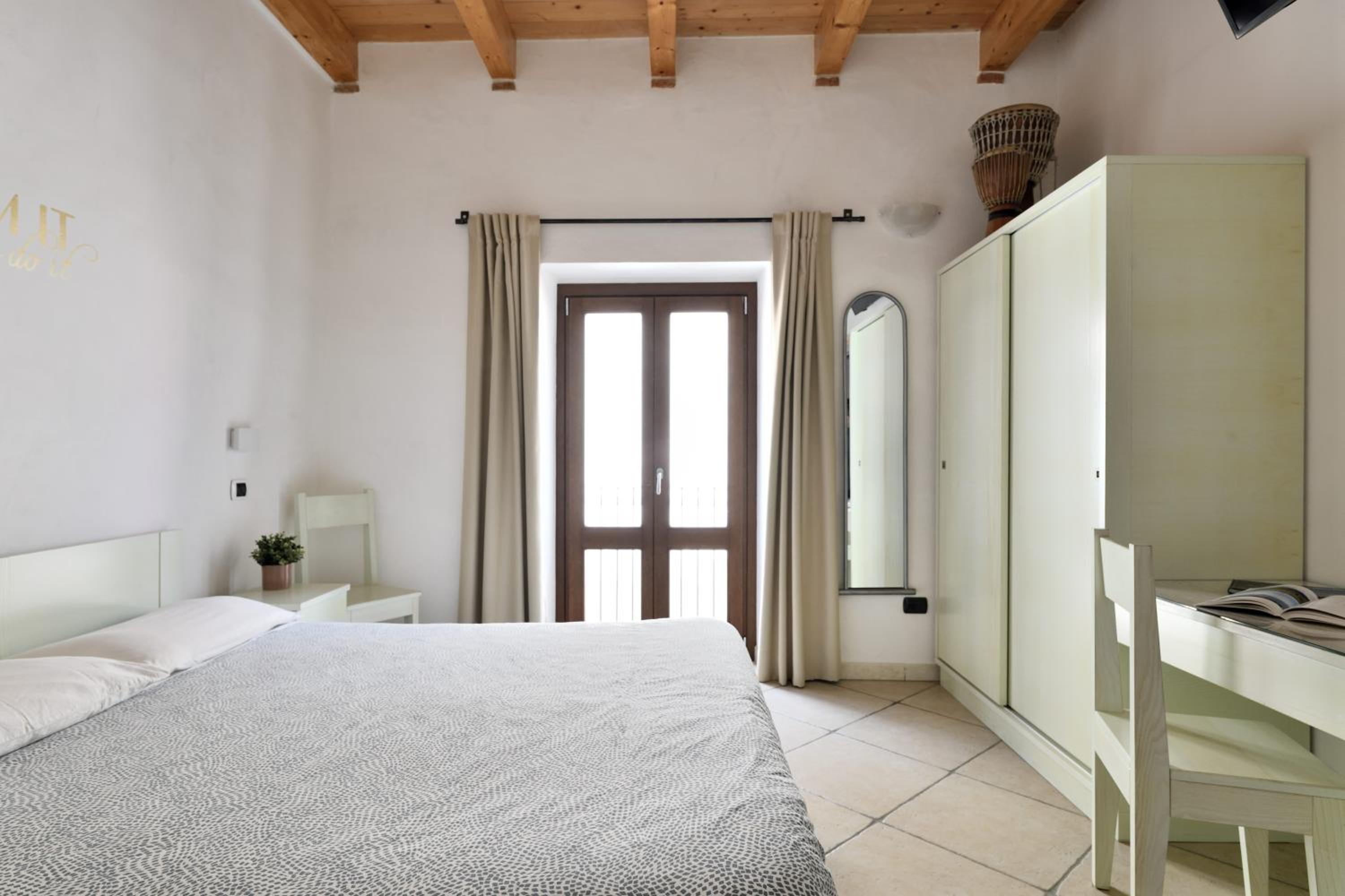 Large Double Room photo 1
