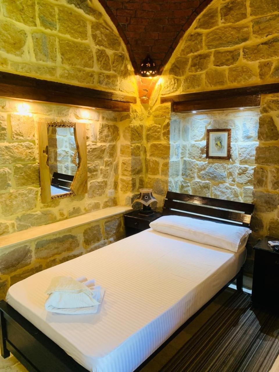 Double Room with Garden View - Photo 3