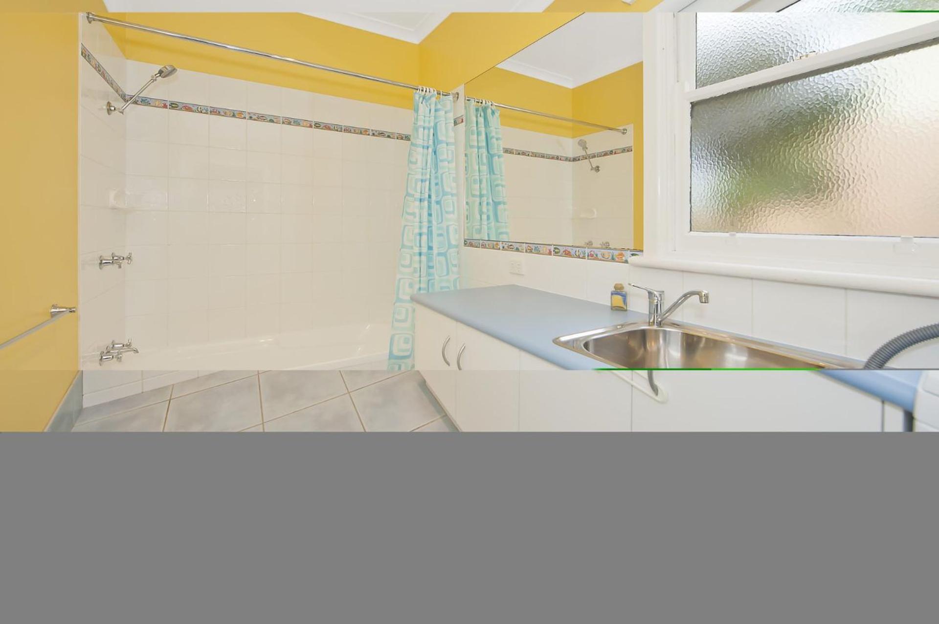 Three-Bedroom House photo 2