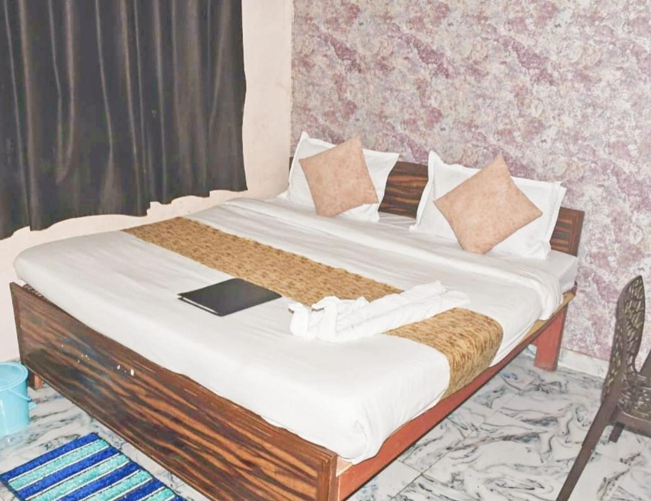Budget Double Room photo 2