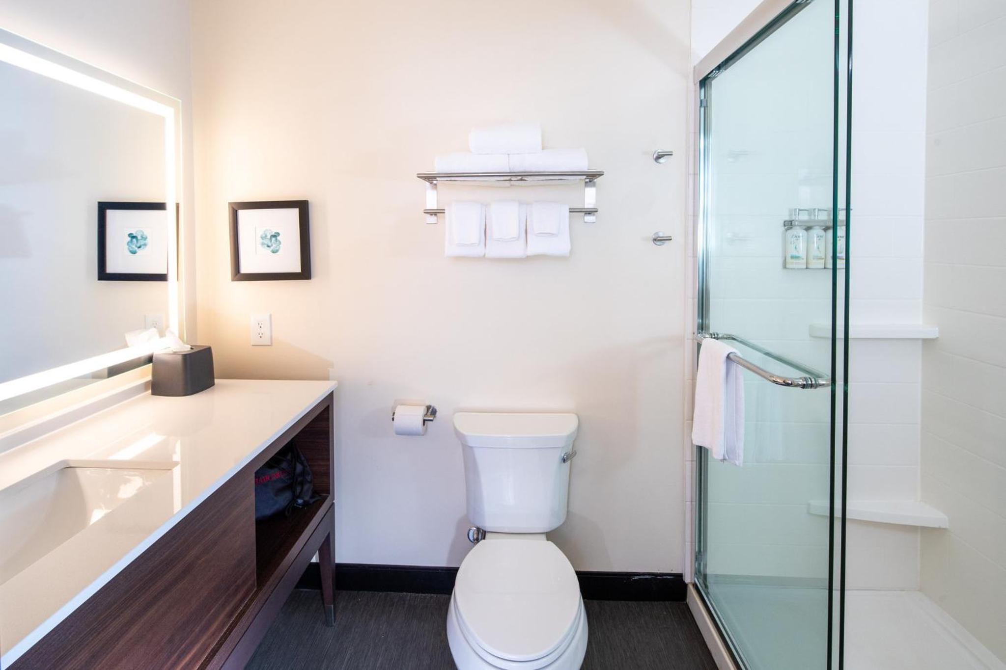 Standard King Room - Photo 5
