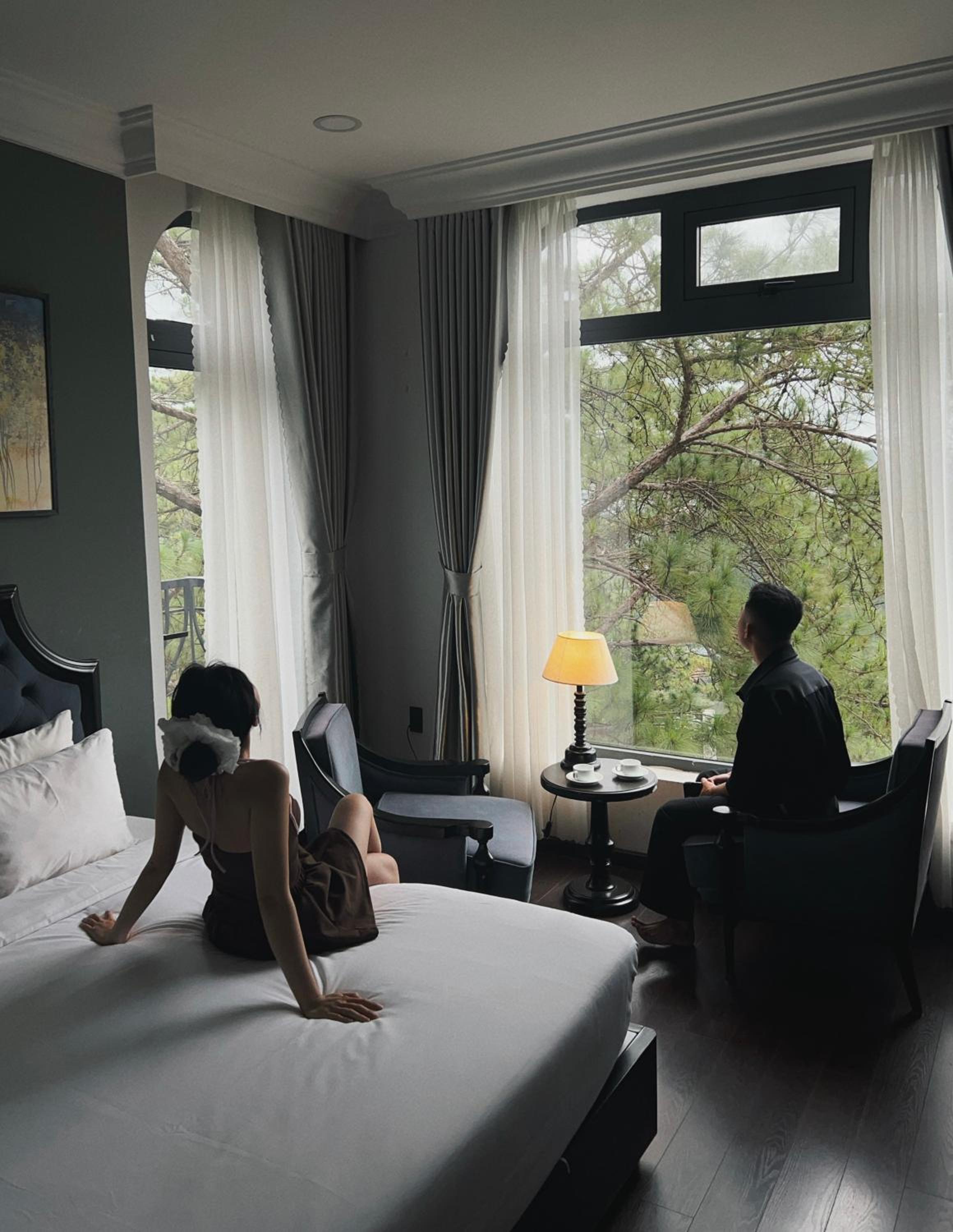 Deluxe Double Room with Balcony - Photo 18