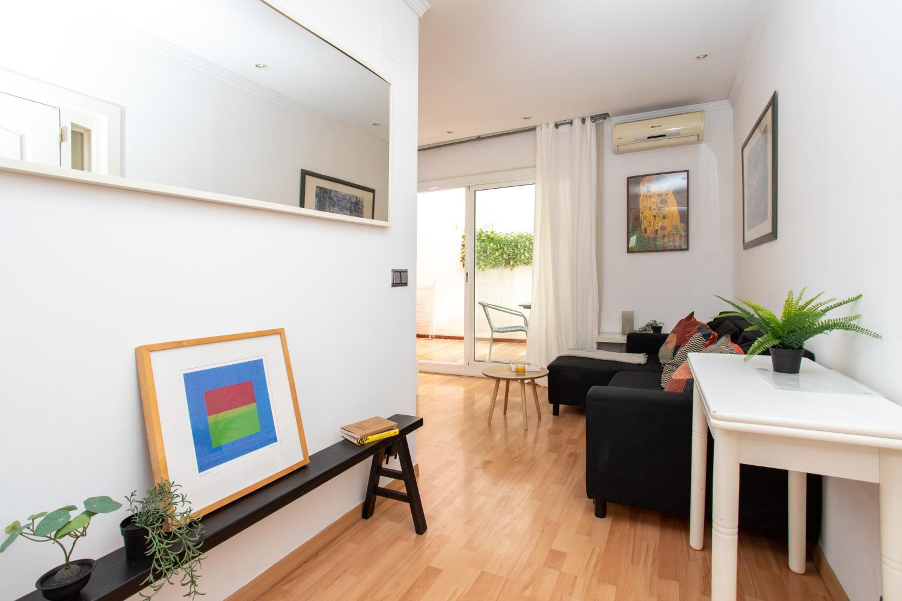 One-Bedroom Apartment photo 2