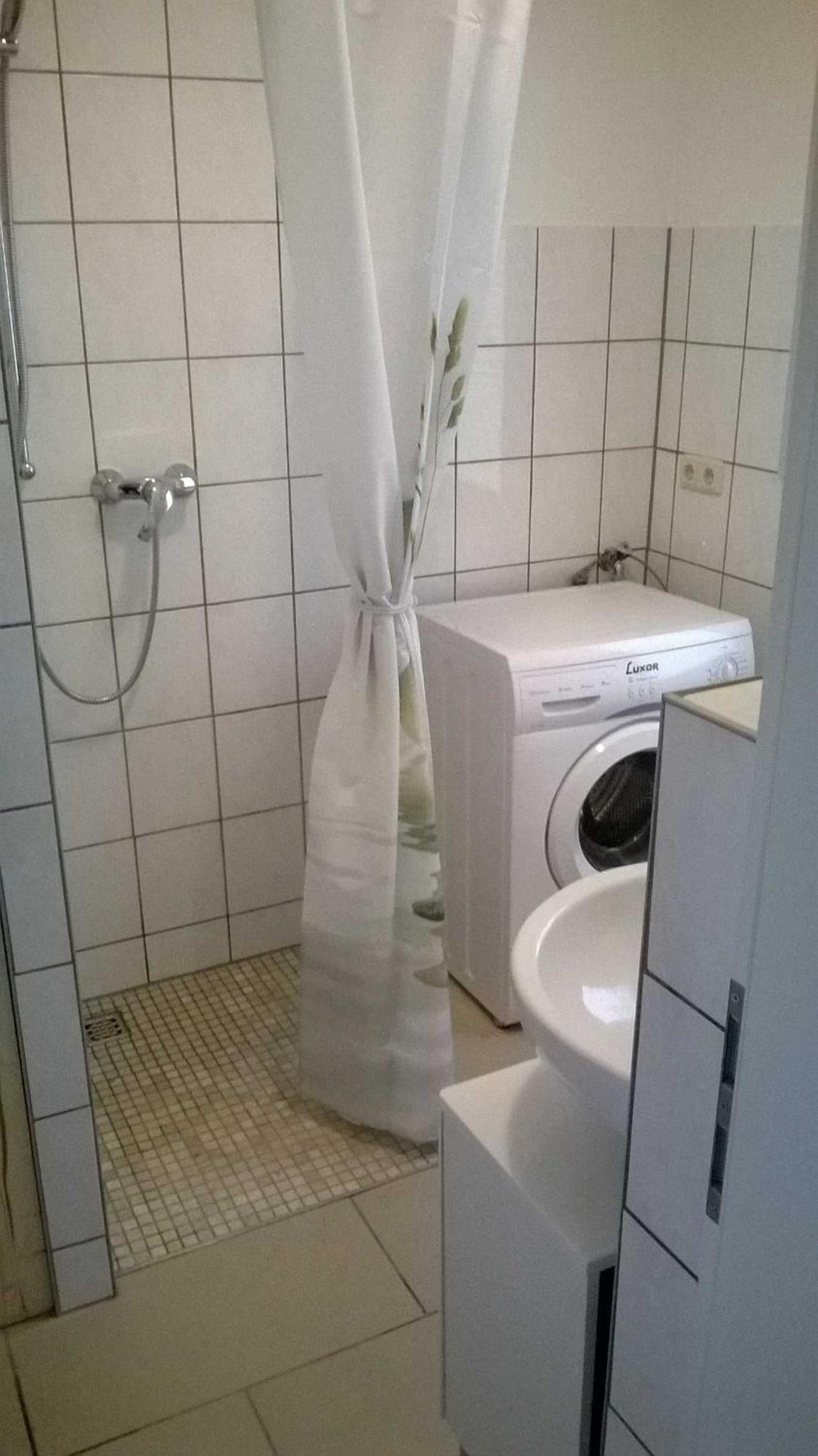 One-Bedroom Apartment with Shower photo 3