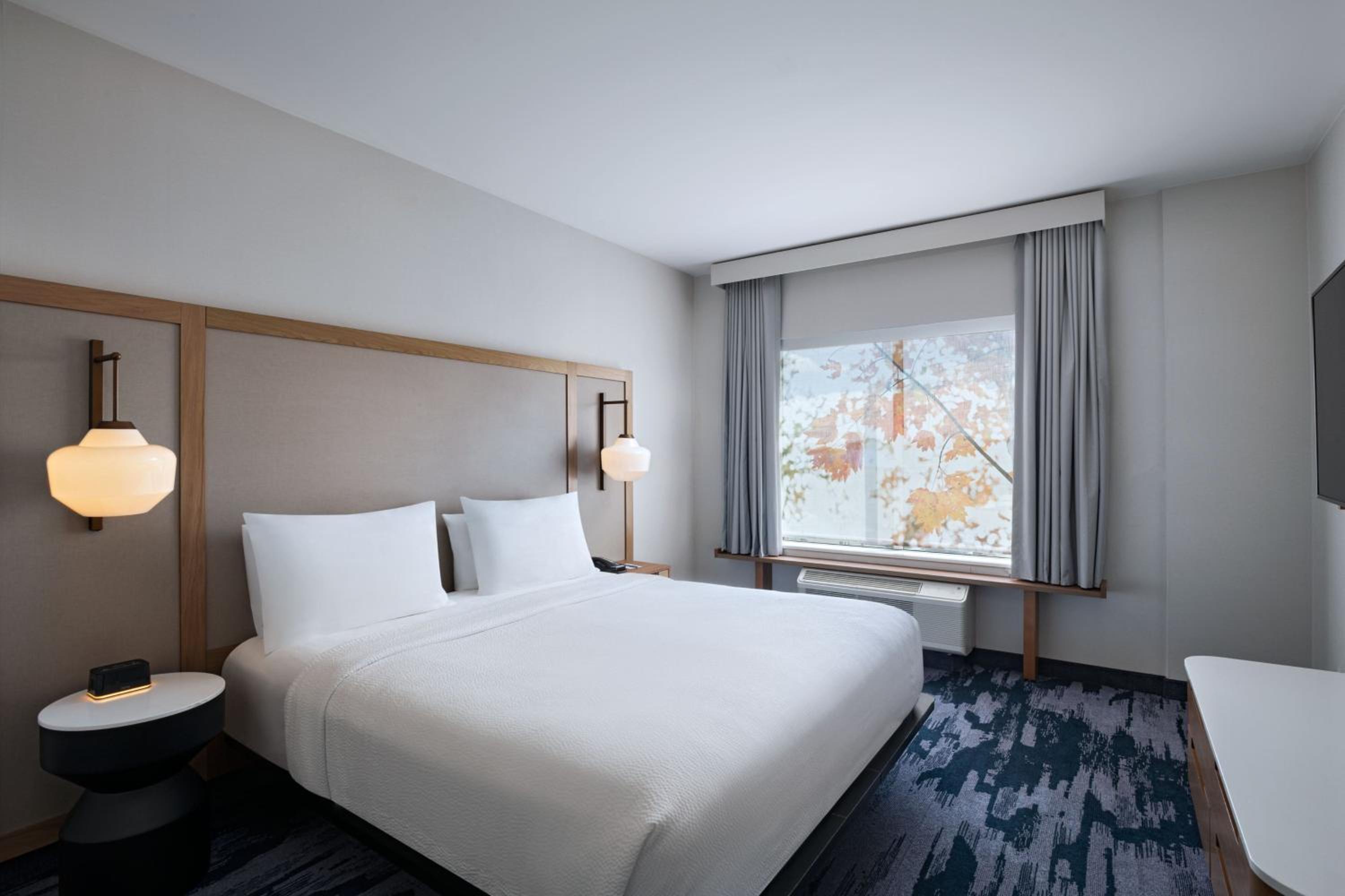 Larger Guest room, 1 King