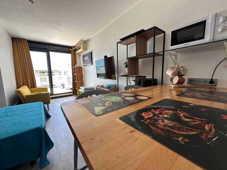 One-Bedroom Apartment photo 1