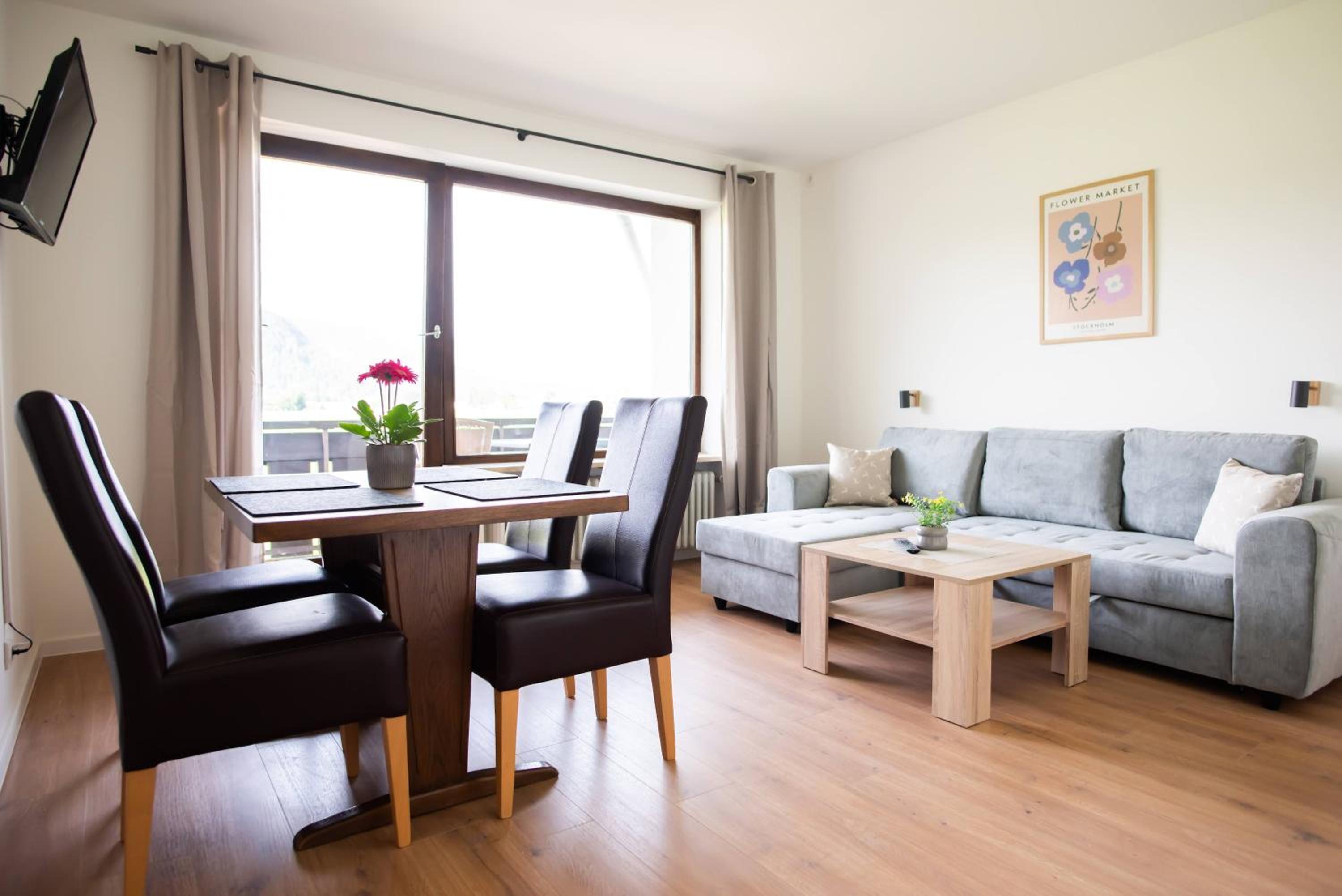 Apartment photo 2