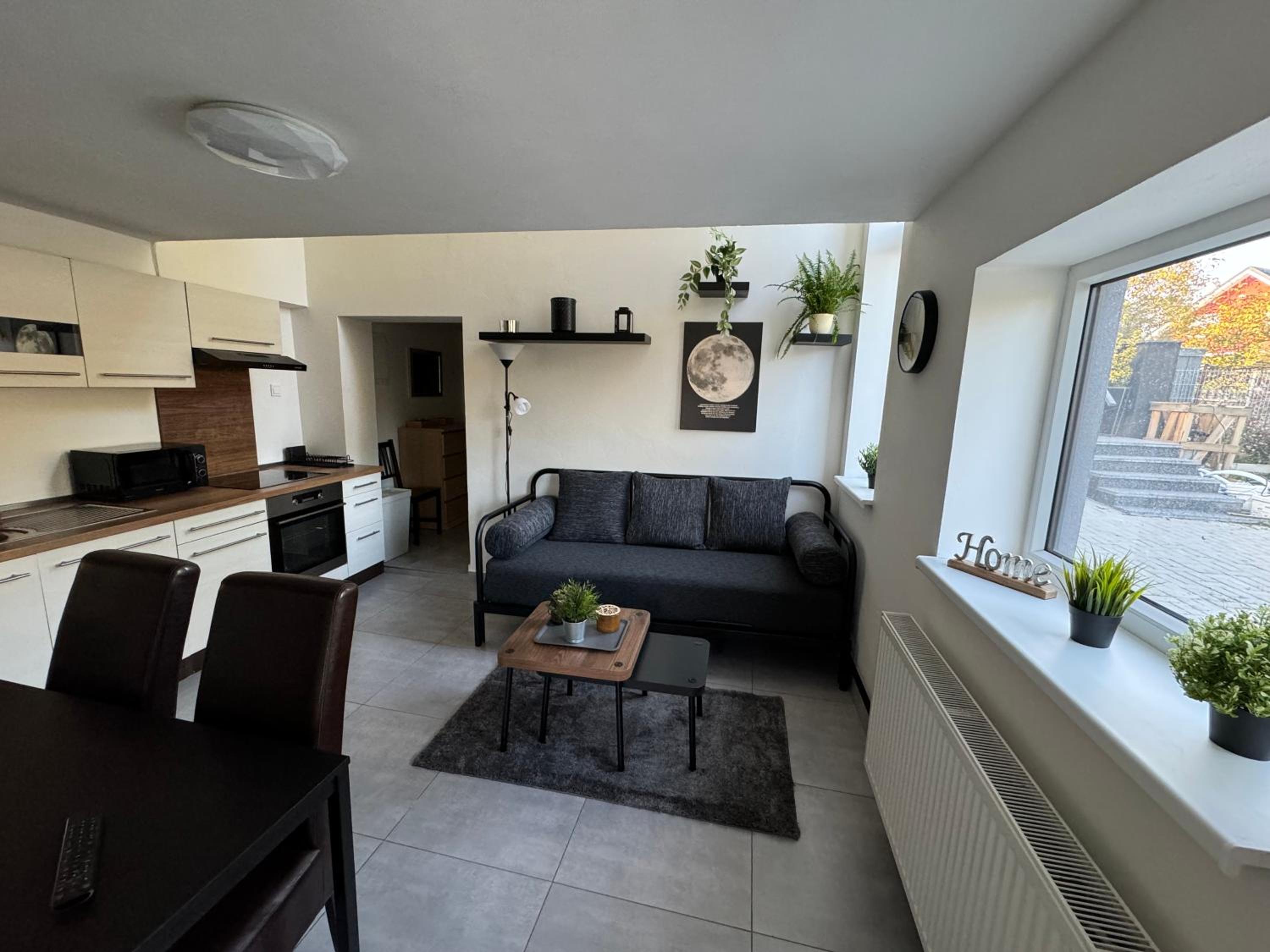One-Bedroom Apartment photo 1
