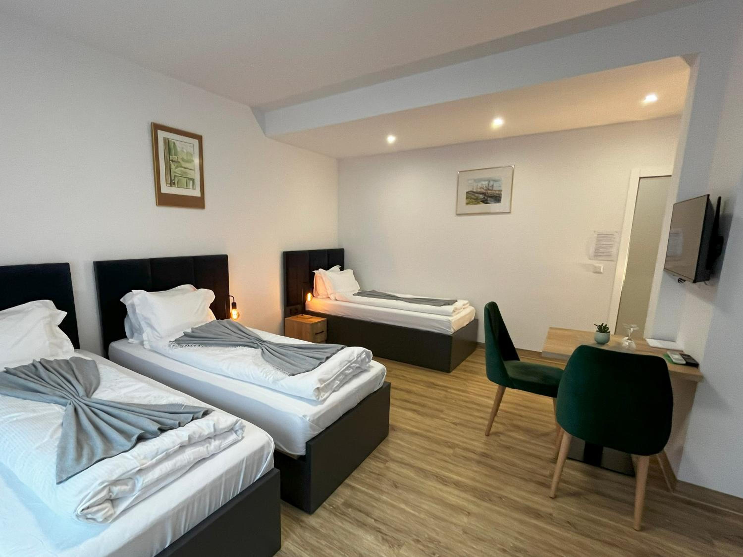 Superior Triple Room photo 3
