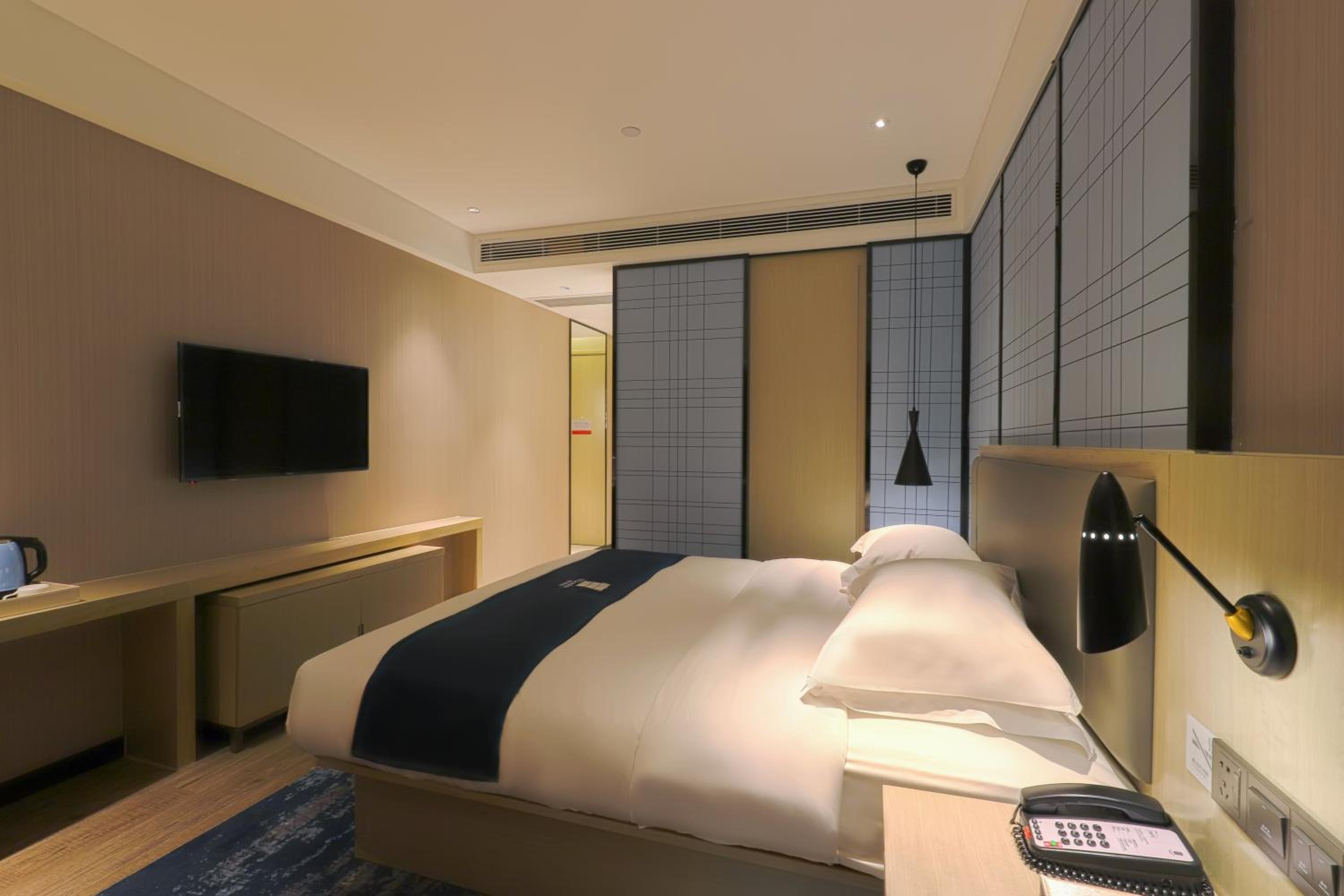 Deluxe Queen Room photo 3