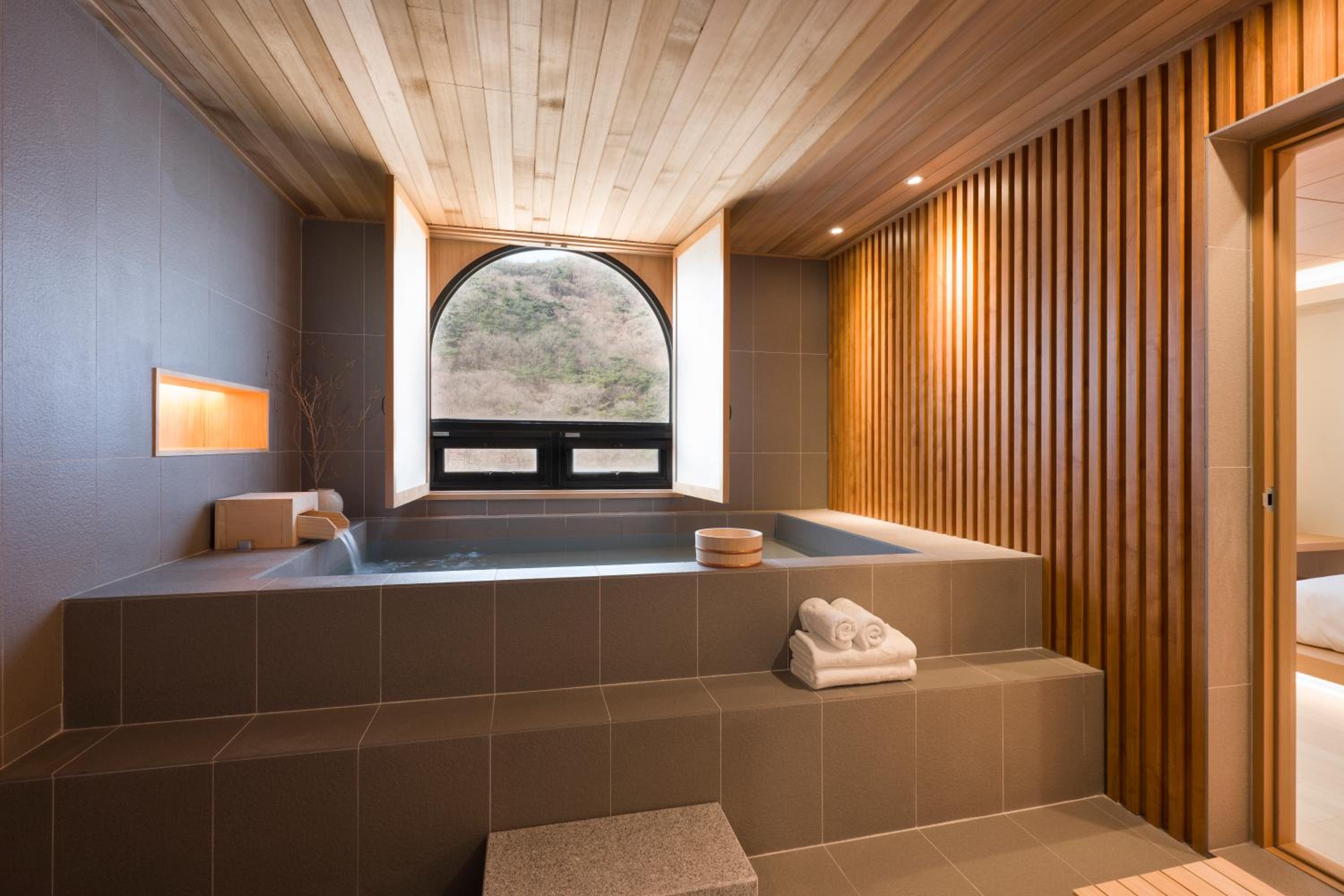 Double Room with Mountain View - Photo 2