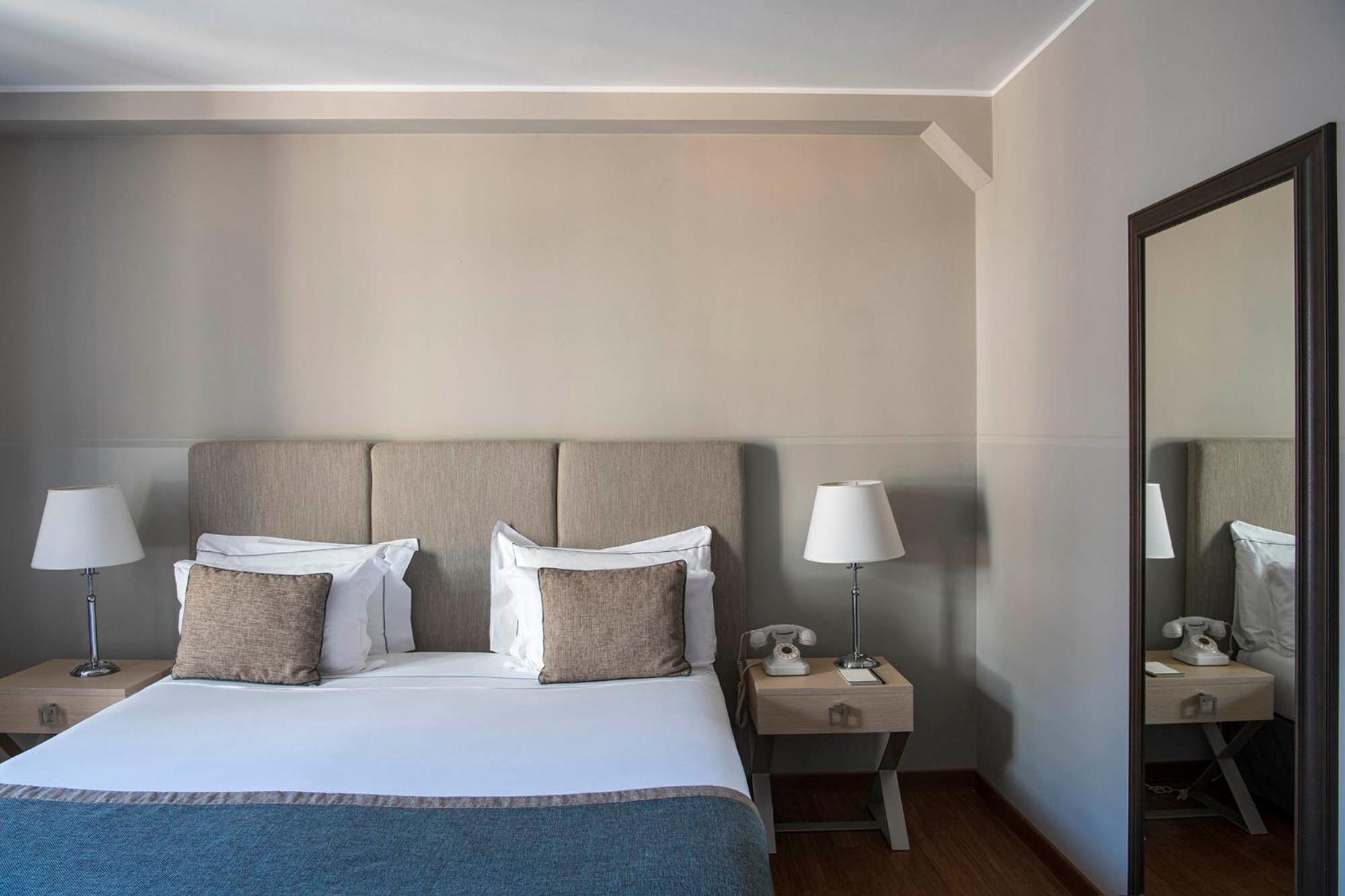 Classic Double or Twin Room - Photo 5