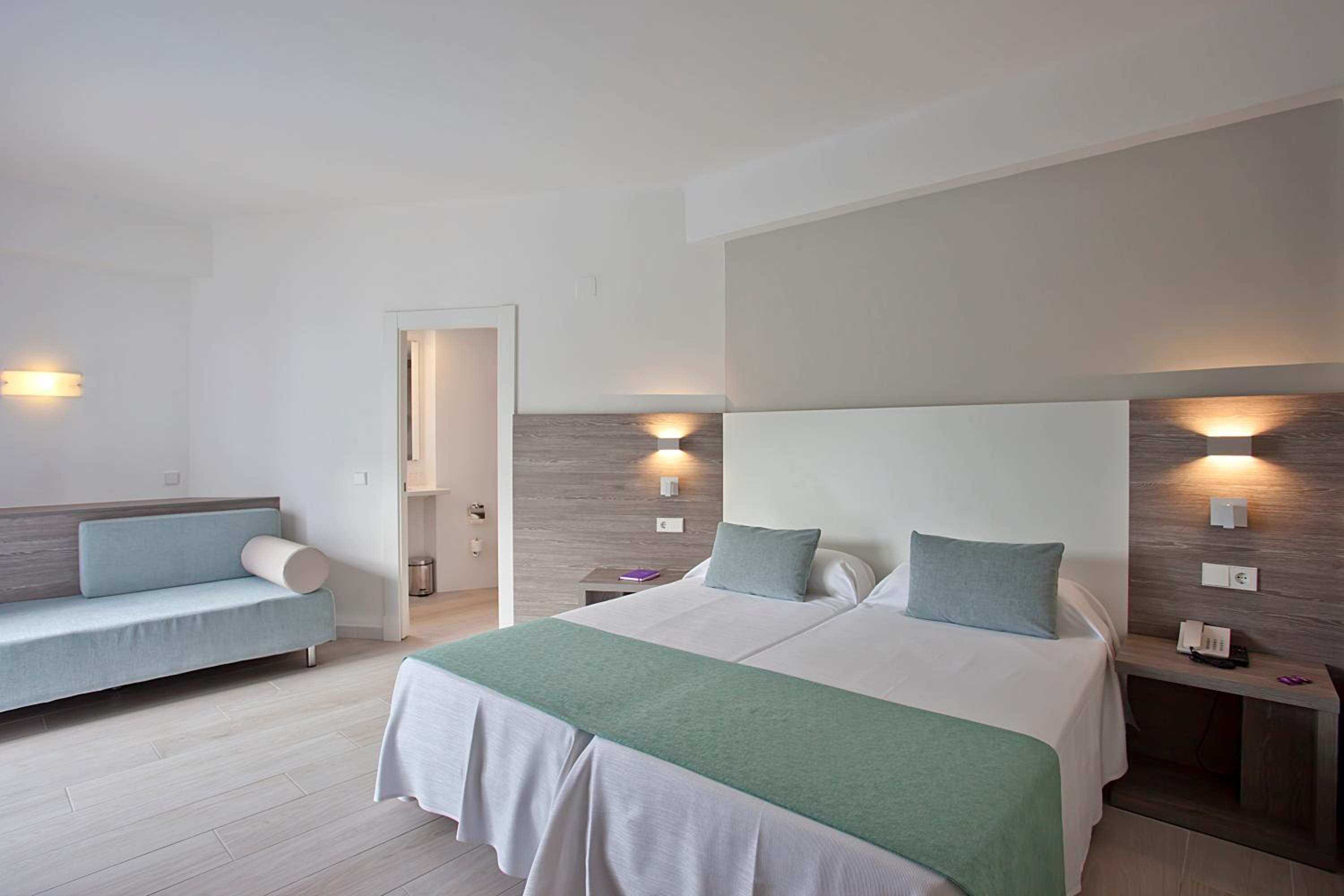 Double Room (2 Adults + 1 Child )