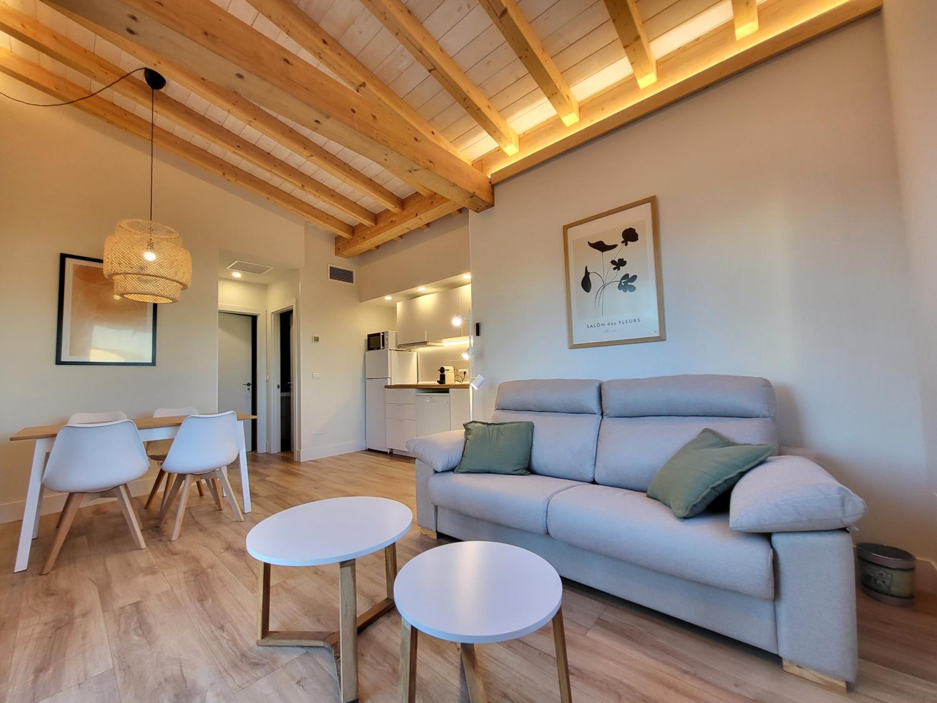 Apartamento de dos habitaciones con terraza y vista al mar