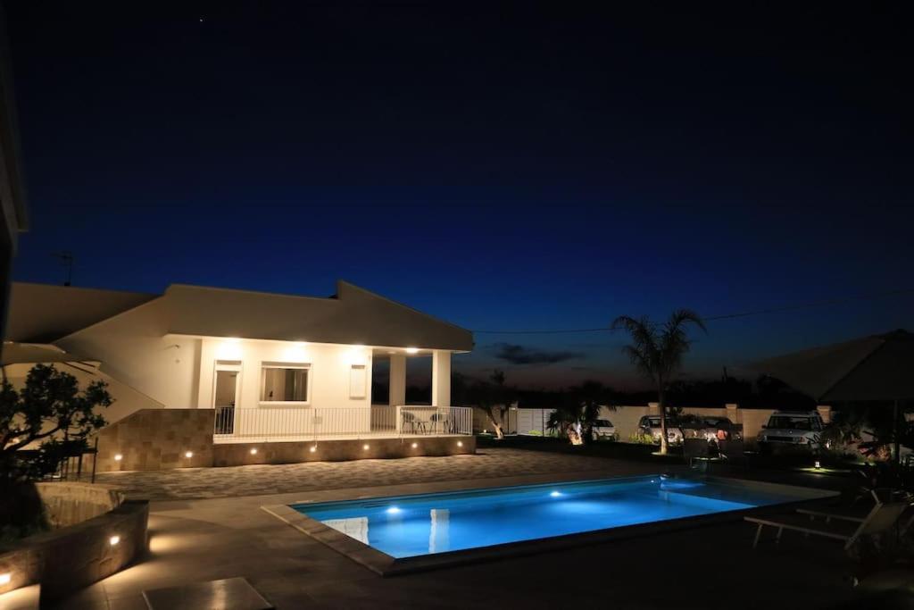 Three-Bedroom Villa photo 3