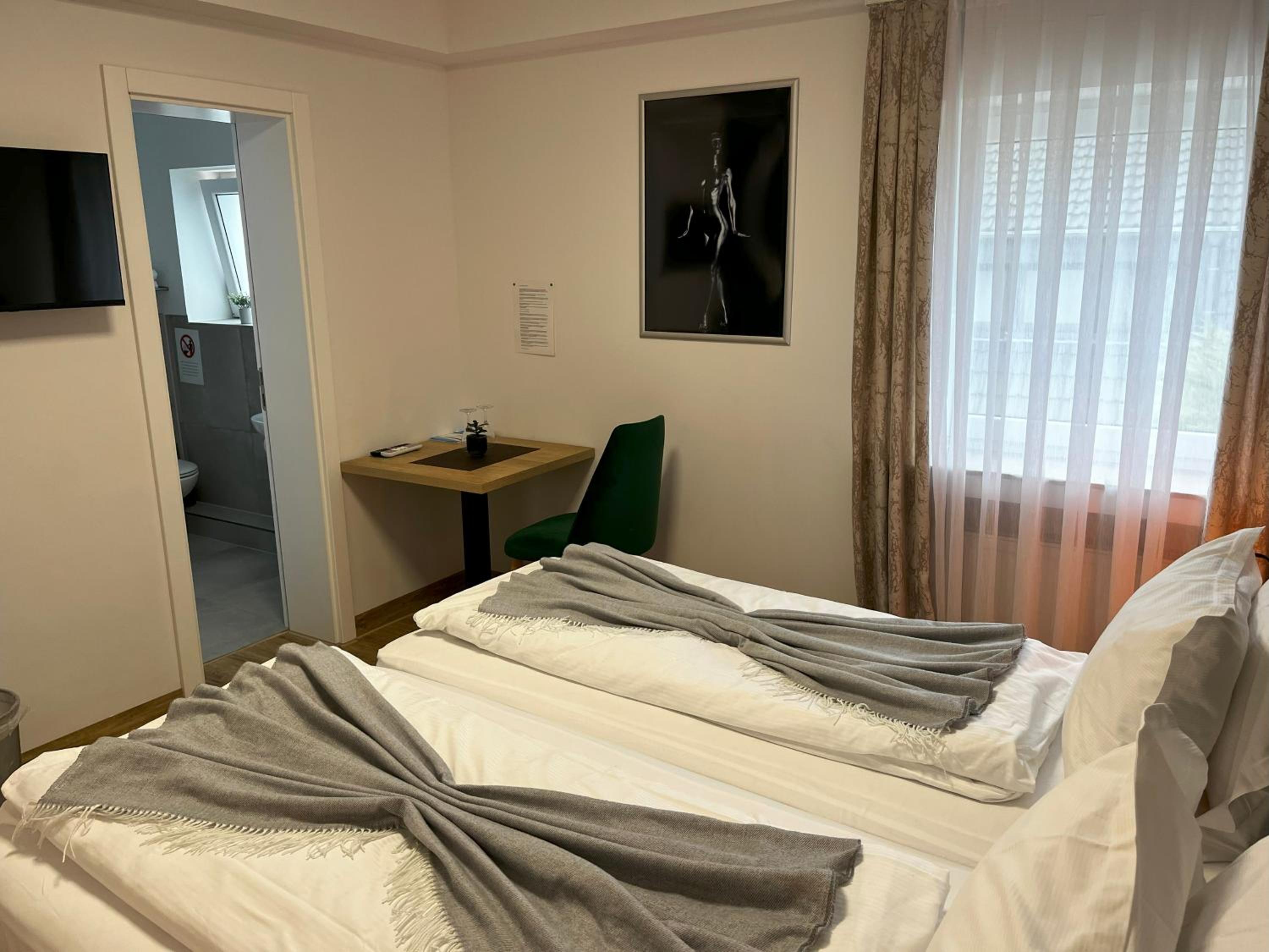 Standard Double Room photo 3