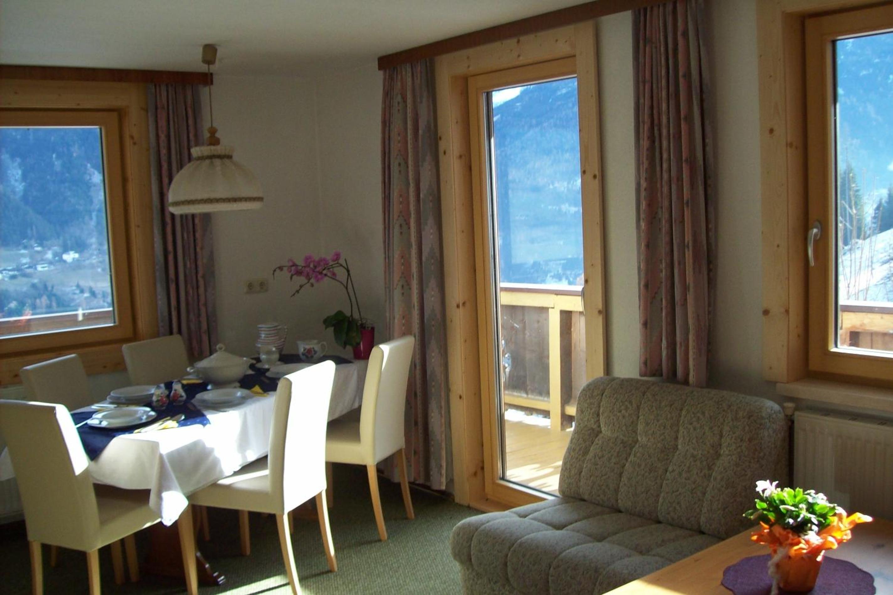 Two-Bedroom Apartment with Balcony I photo 3