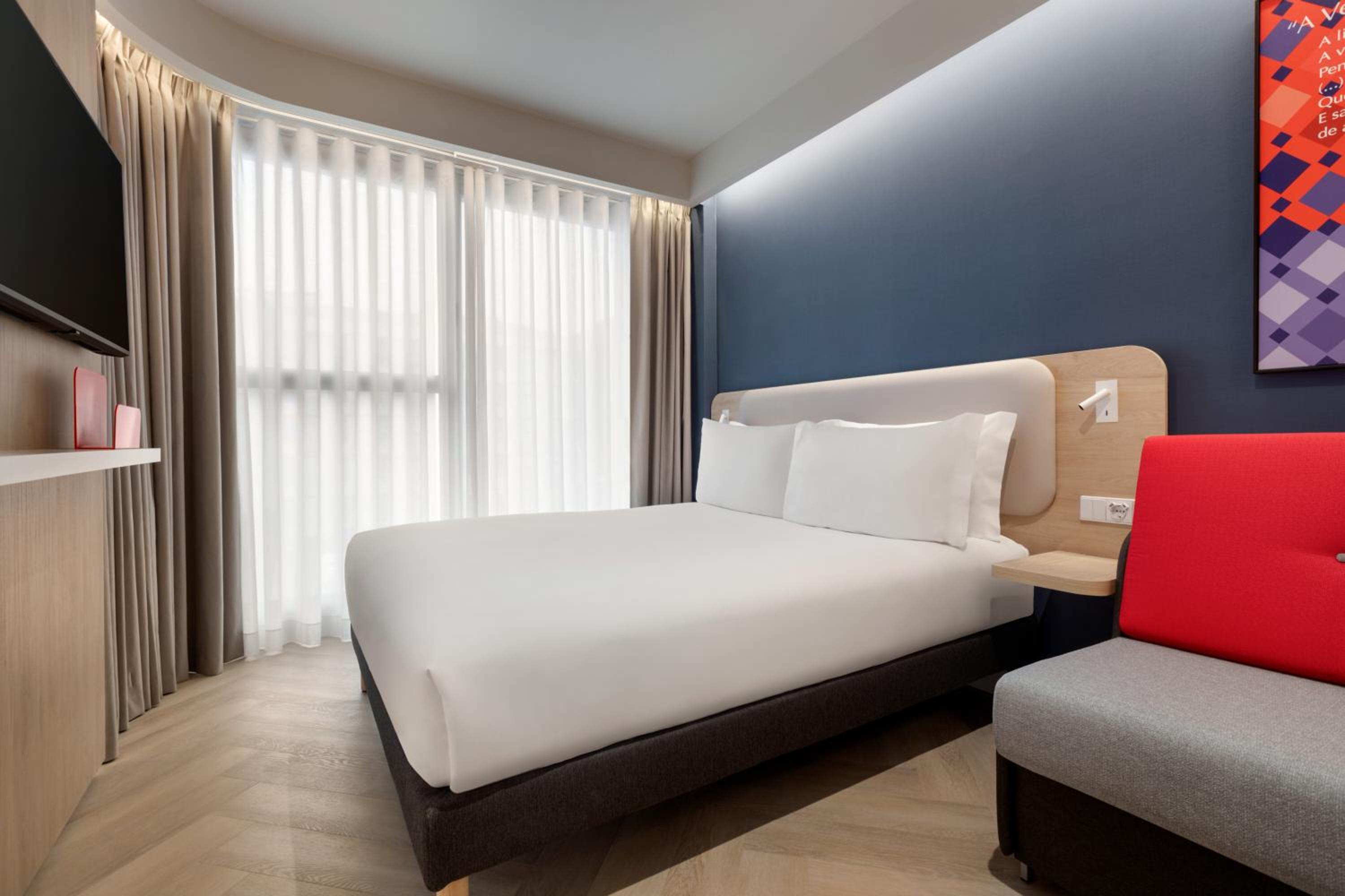 Standard Queen Room with Single Sofa Bed - Free Breakfast - Photo 1