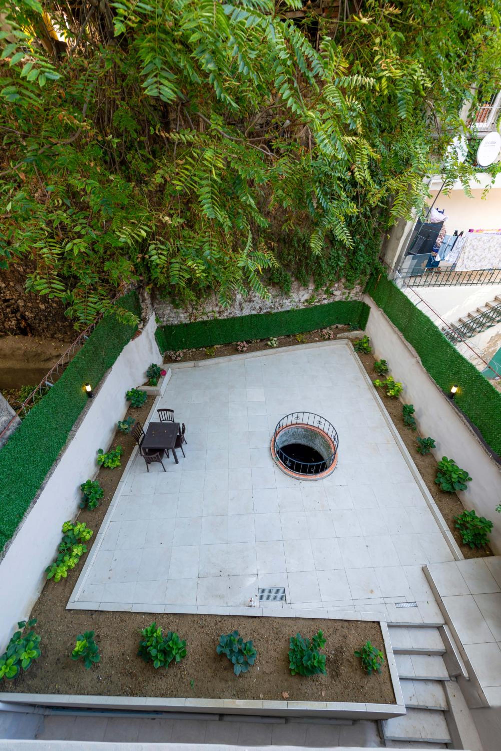 Two-Bedroom Apartment with Balcony photo 2