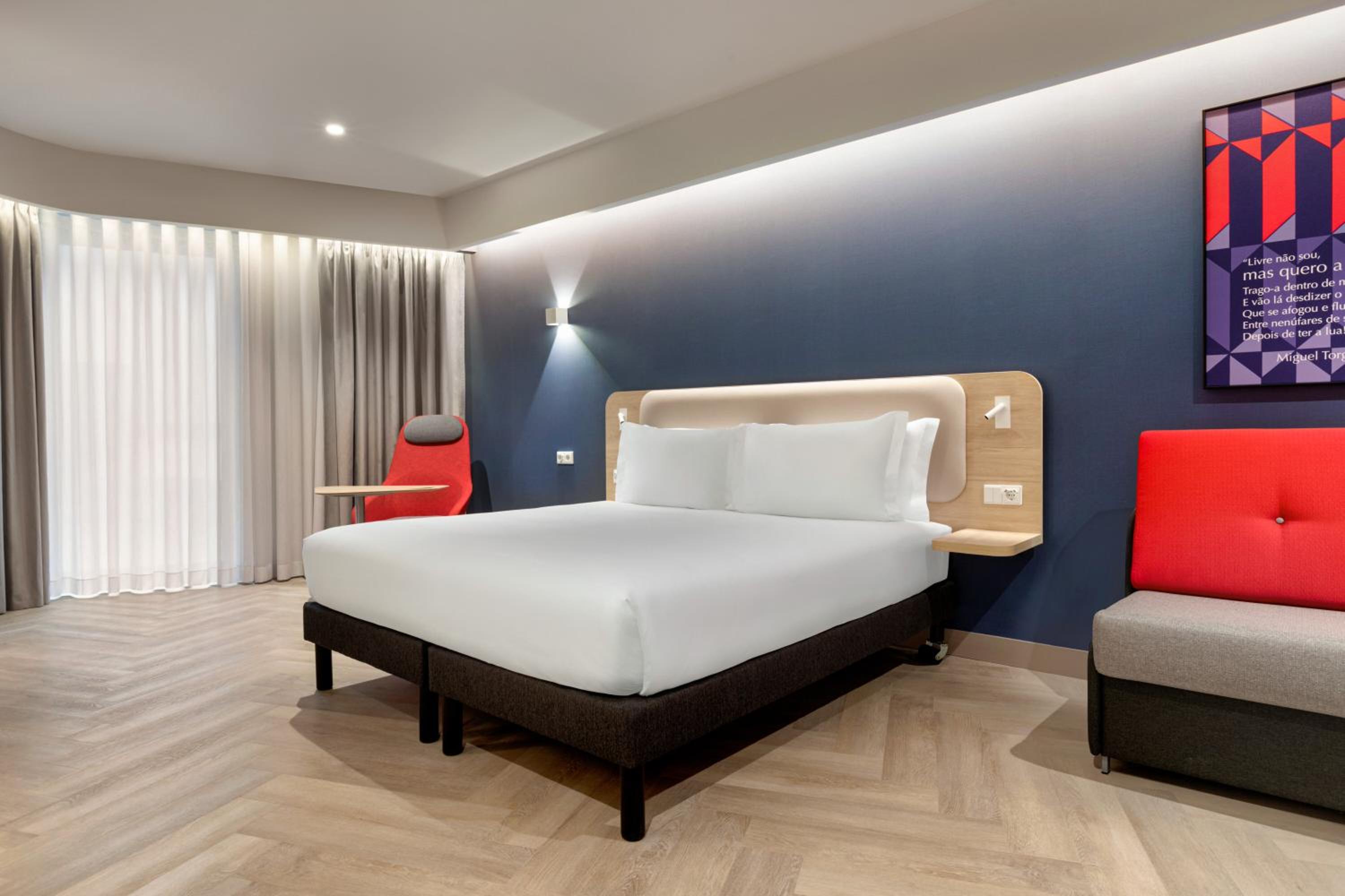 Standard King Room with Sofa Bed - Mobility Access
