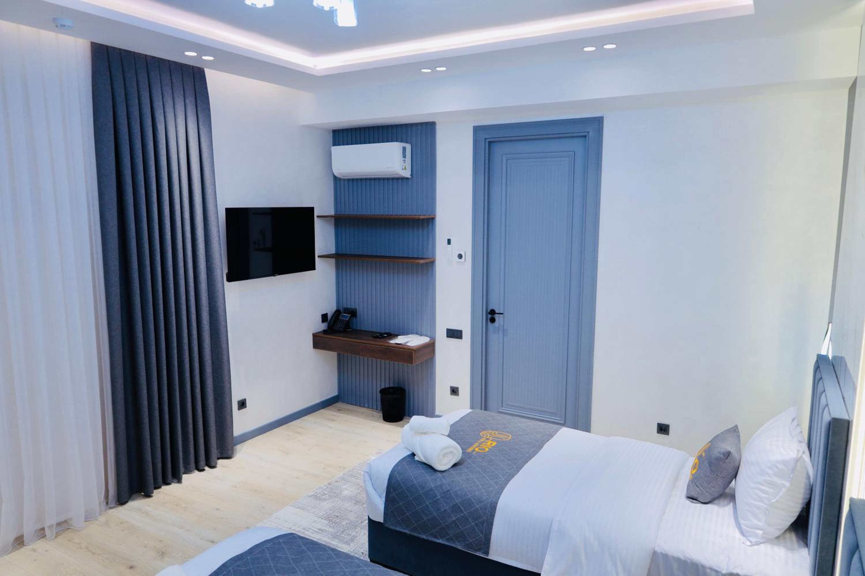 Deluxe Family Suite photo 2