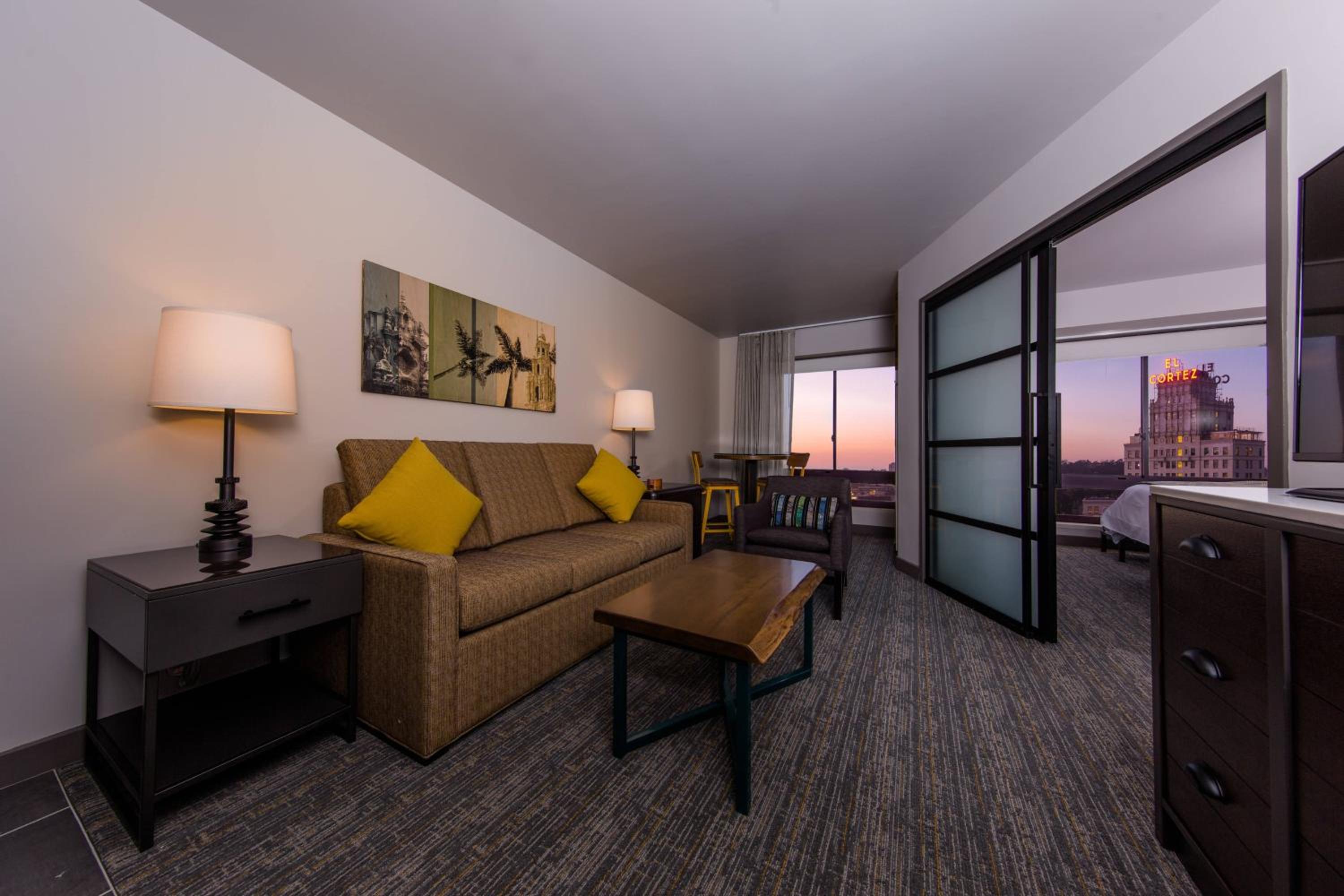 Superior King Suite with City View - Photo 1
