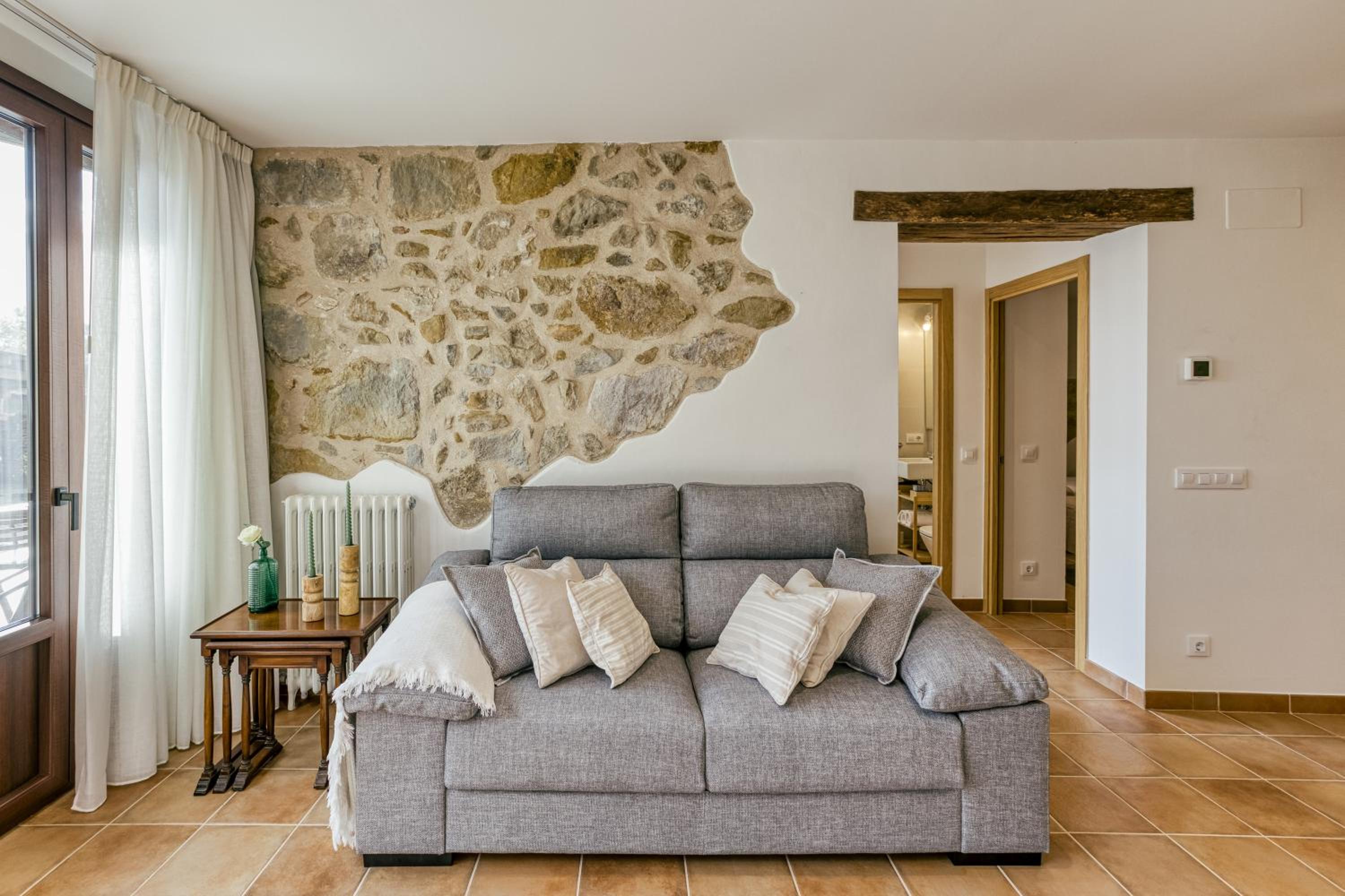 Two-Bedroom Deluxe Apartment with Garden View photo 2