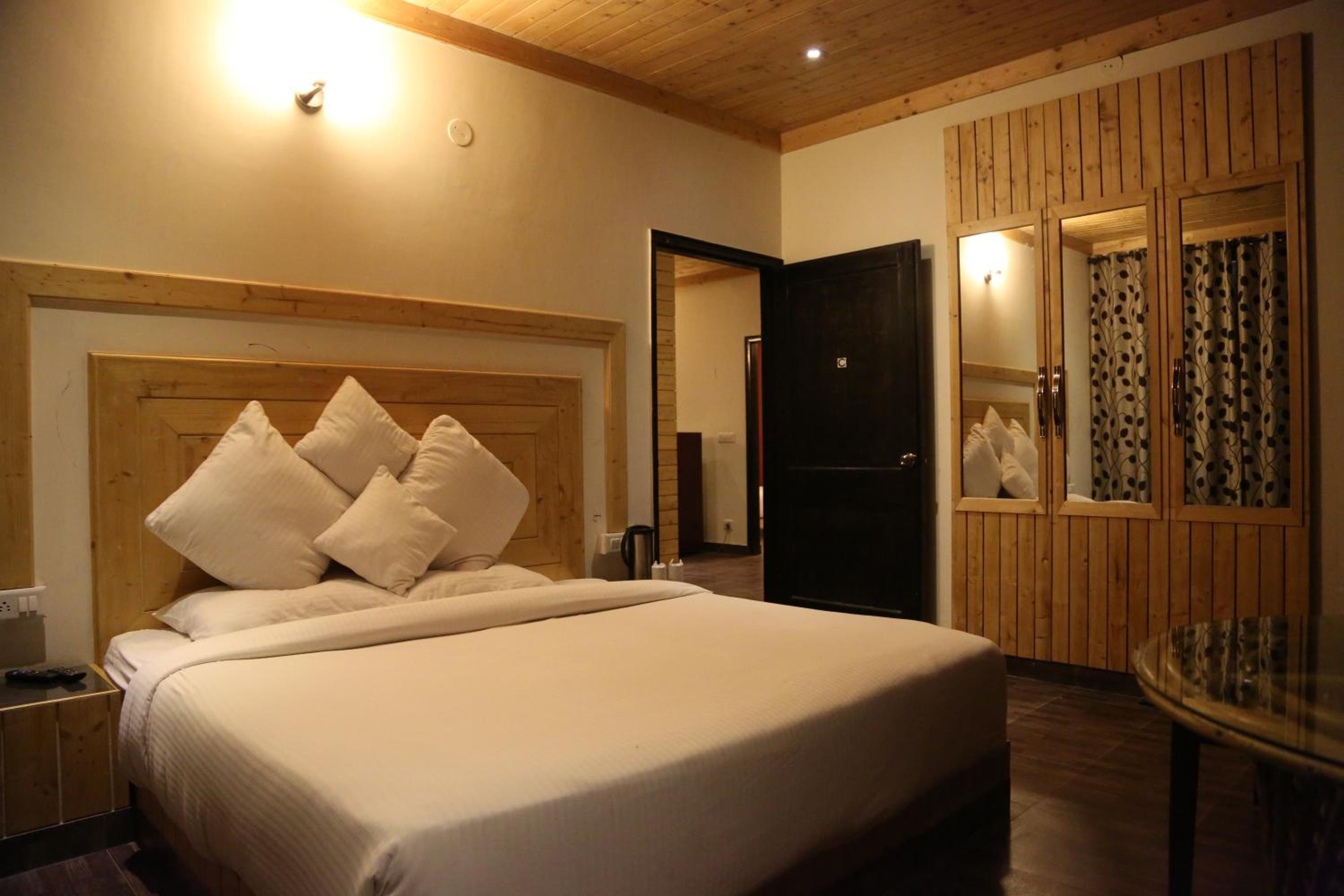 Three-Bedroom Deluxe Apartment