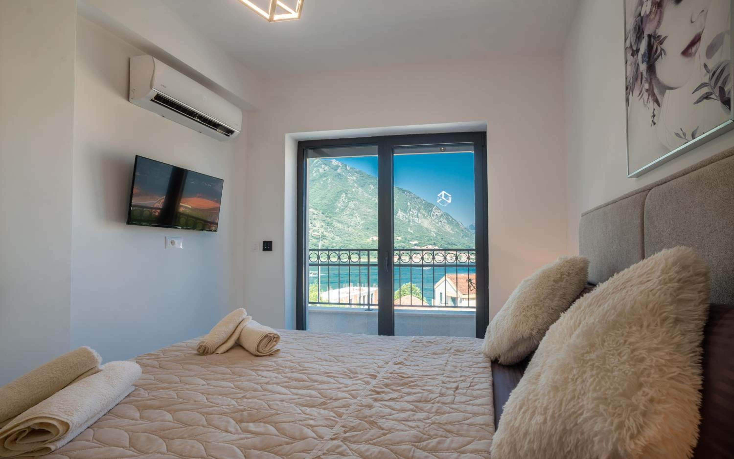 Two-Bedroom Apartment with Terrace and Sea View