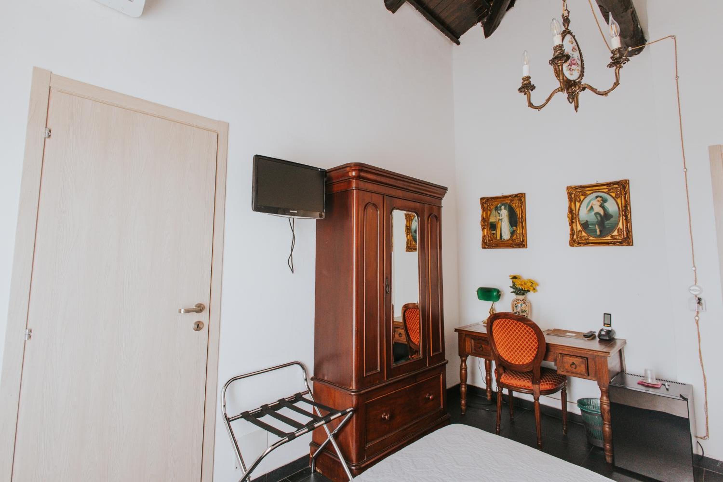Double Room with Private Bathroom photo 2