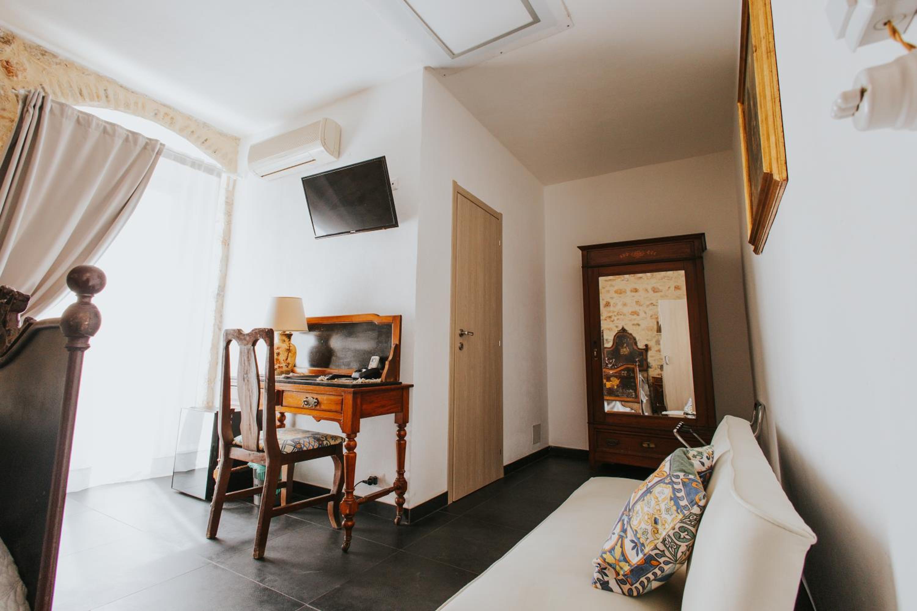 Double Room with Private Bathroom photo 1