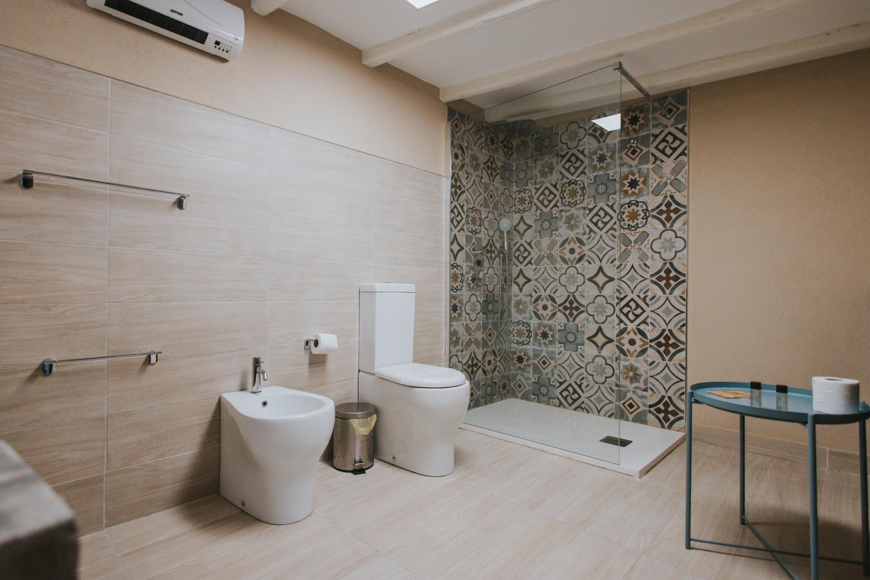 Deluxe Suite with Spa Bath photo 3