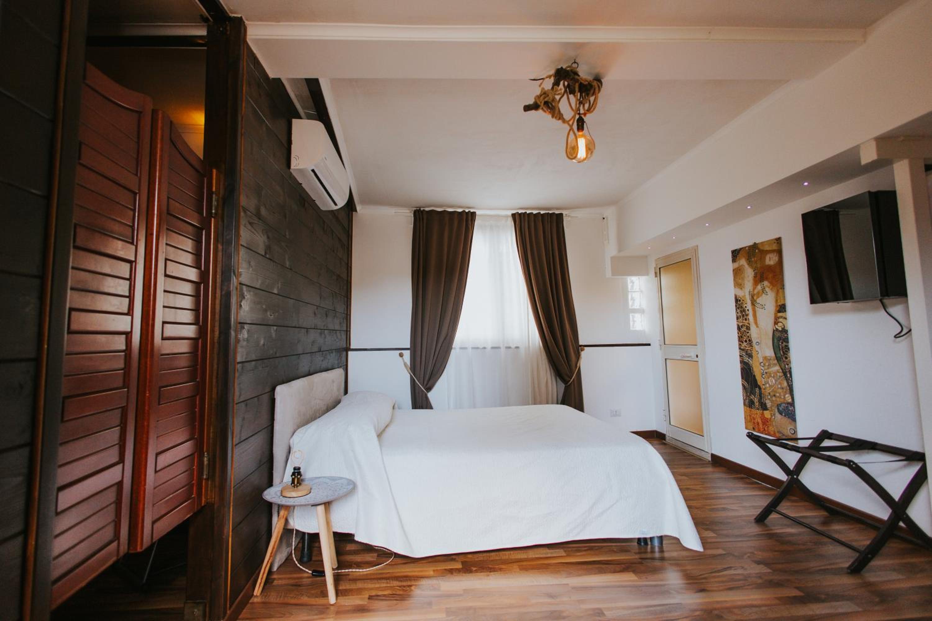 Deluxe Suite with Spa Bath photo 2