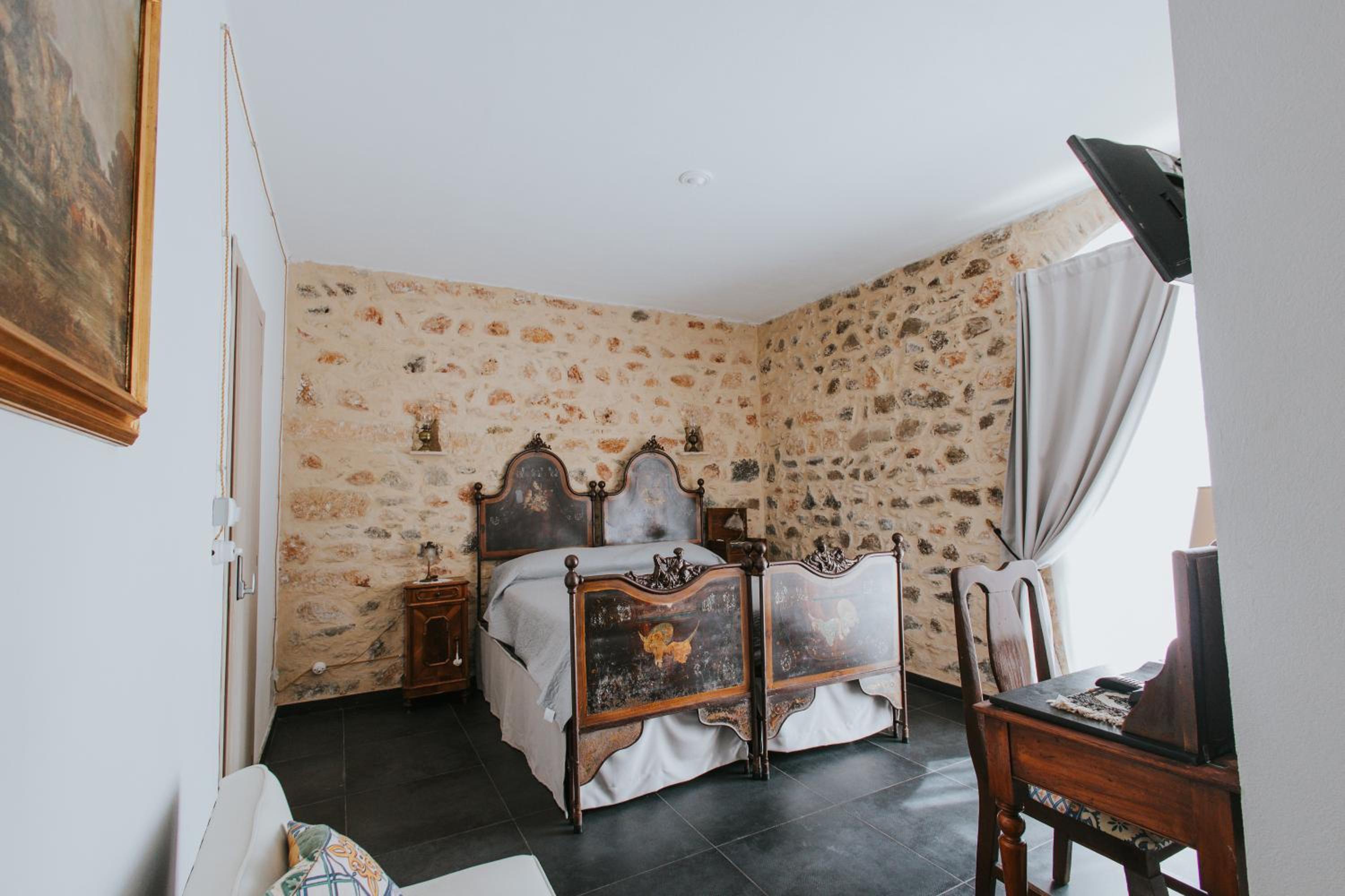 Double Room with Private Bathroom photo 2