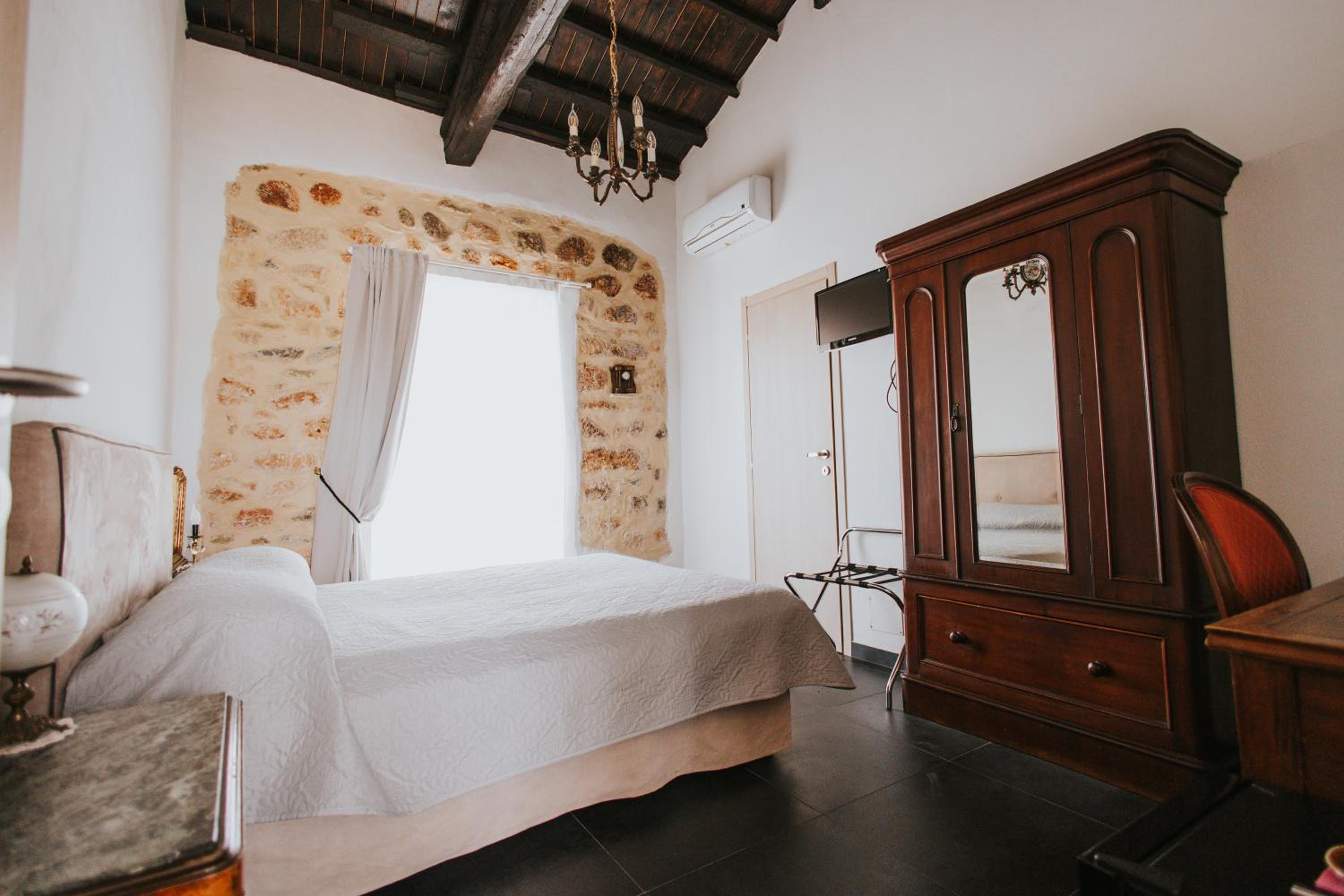 Double Room with Private Bathroom photo 2