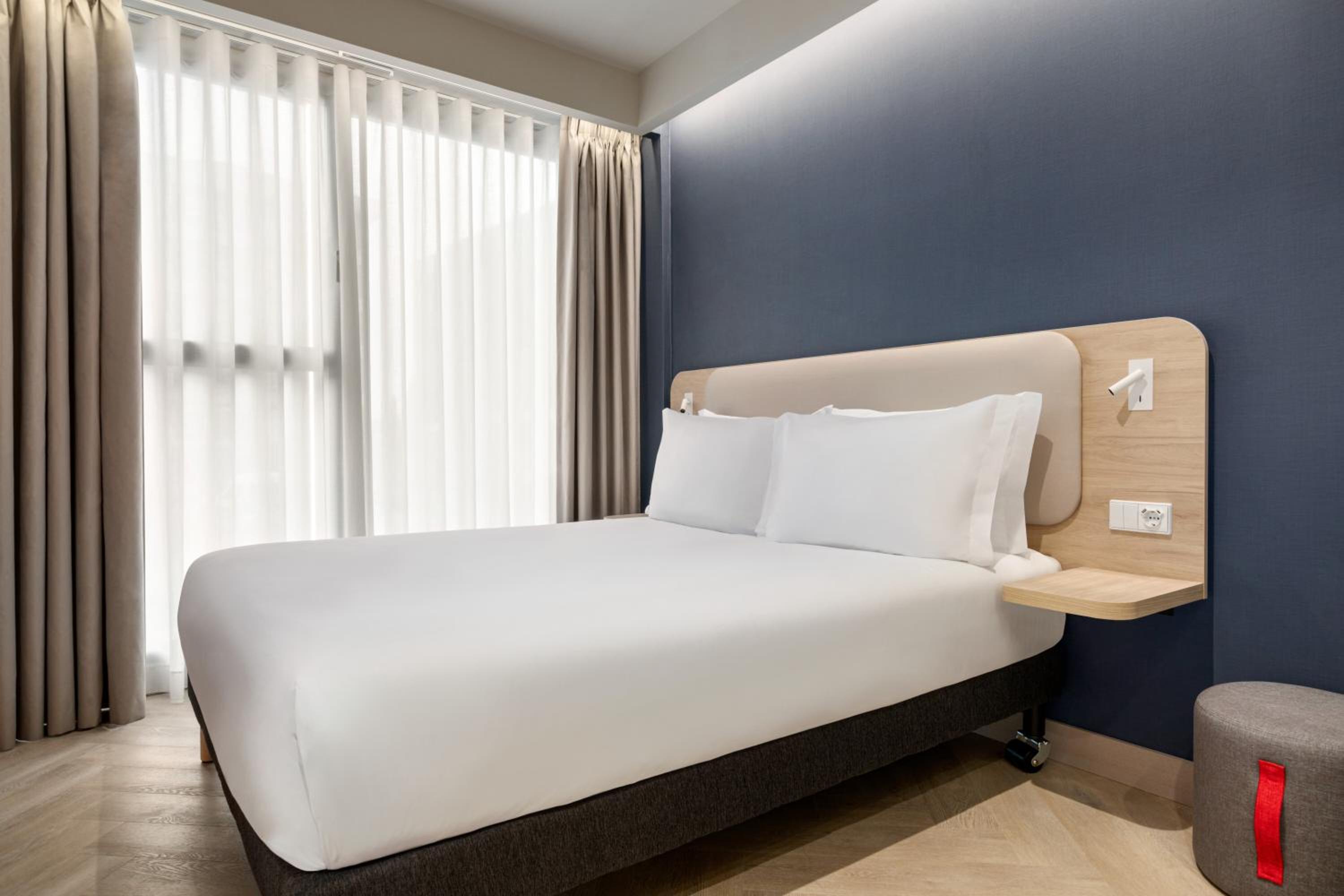 Standard King Room - Free Breakfast - Photo 1