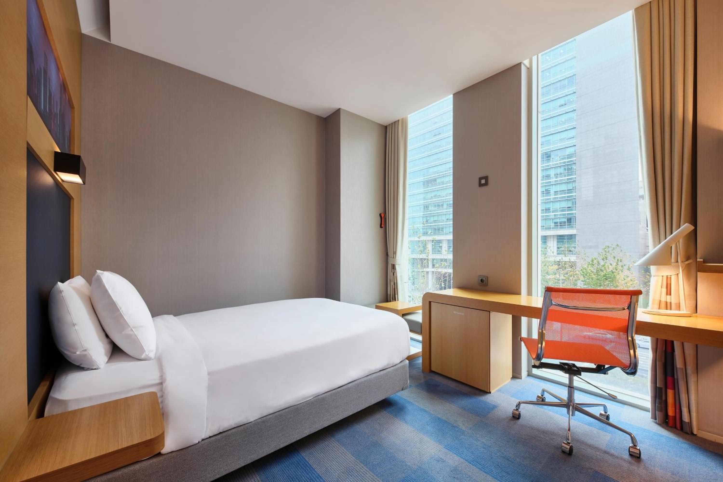 Aloft Urban Accessible, Guest room, 1 Twin/Single Bed(s) photo 2
