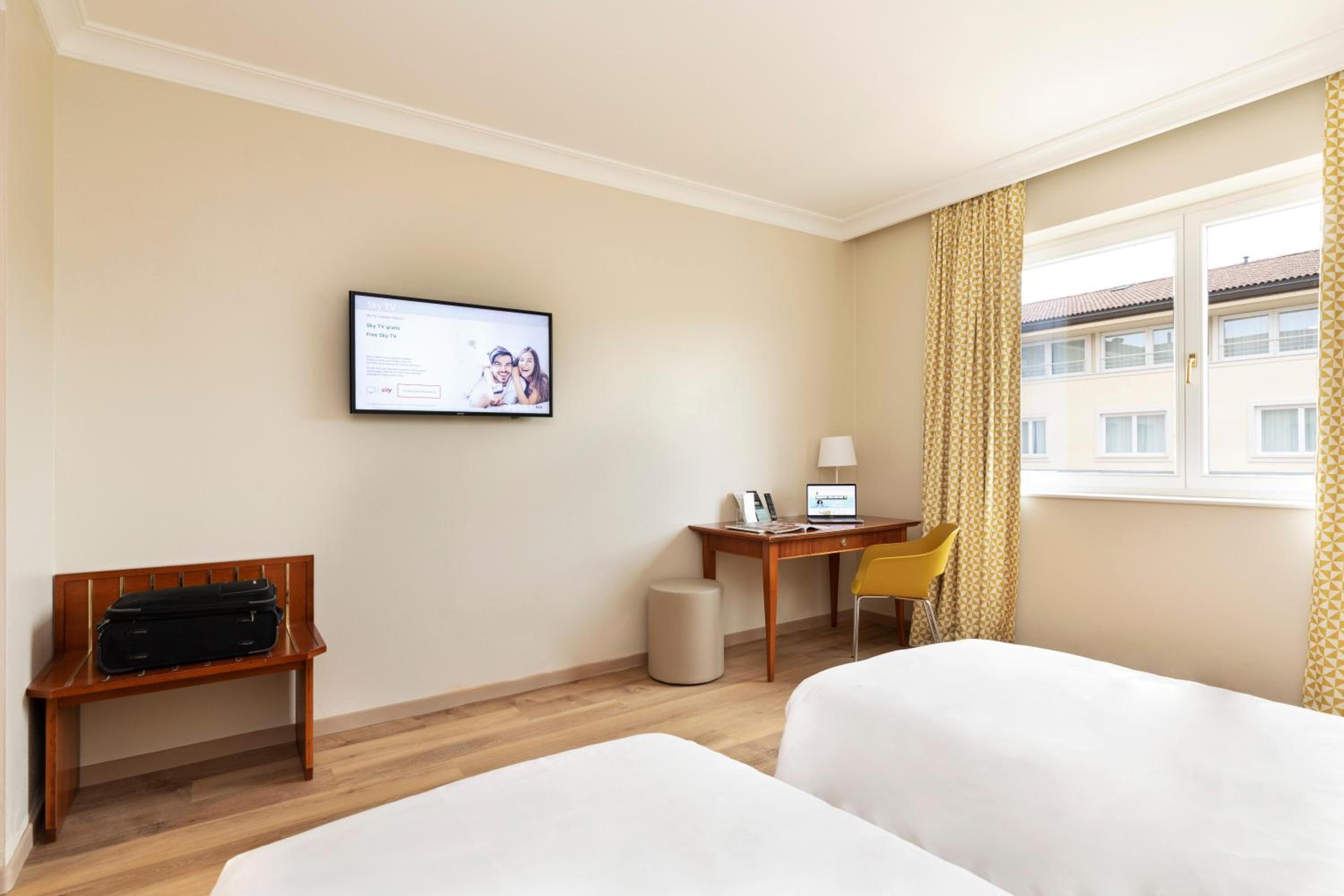 Twin Room - Photo 3