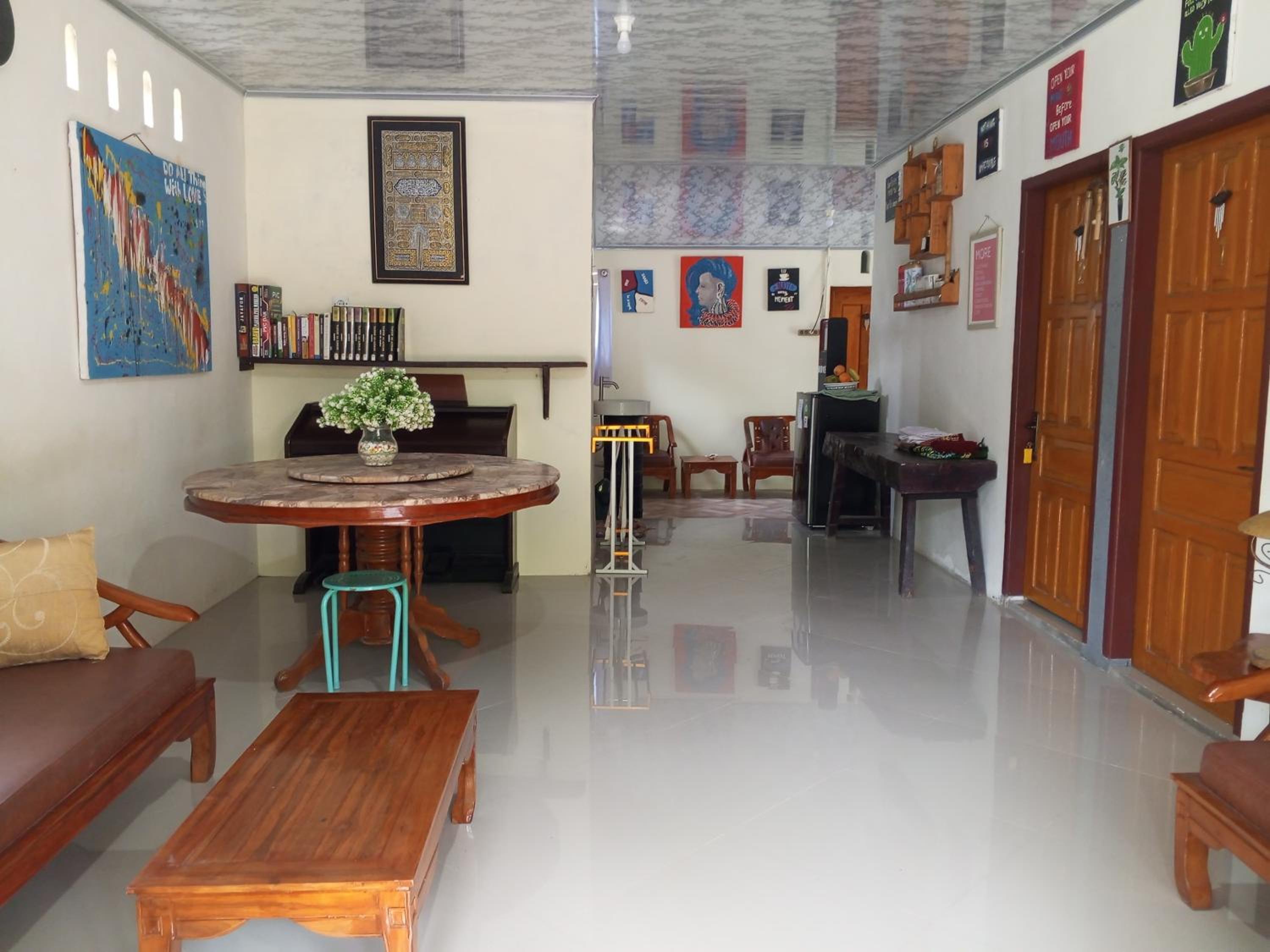 Family Room - Photo 3
